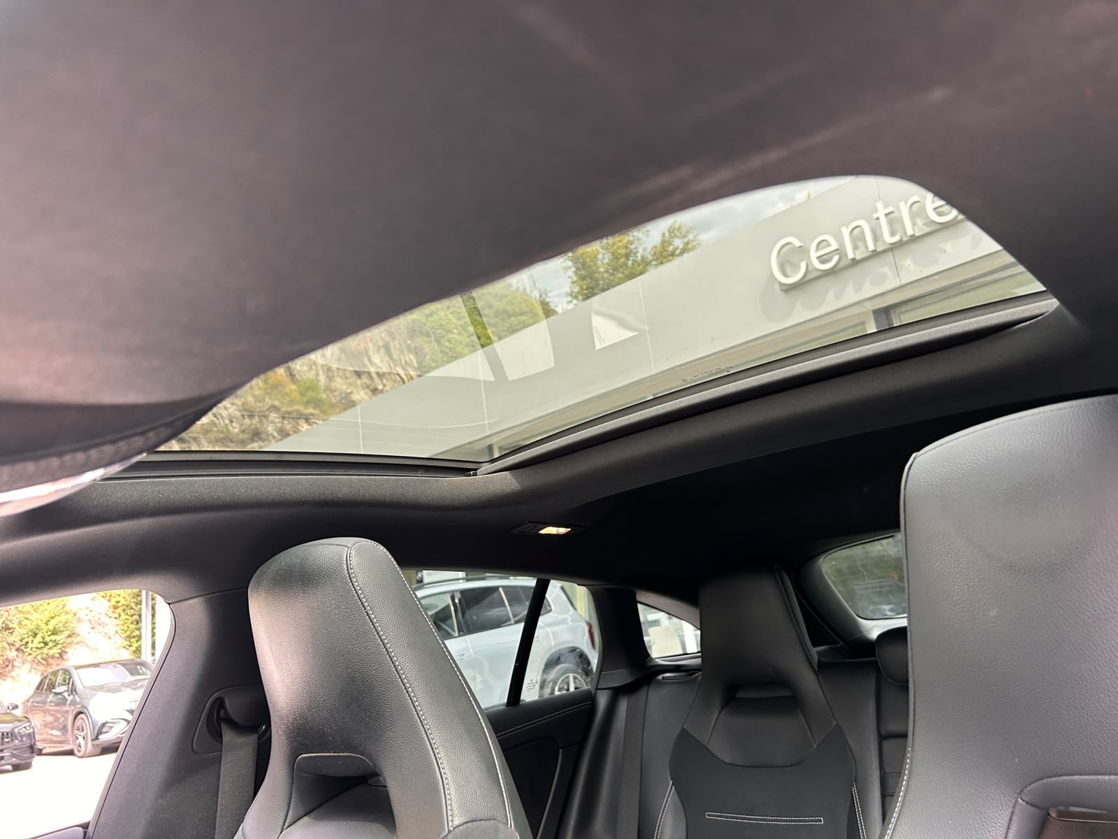 MERCEDES-BENZ CLA Shooting Brake 250 4Matic 7G-DCT AMG Line-image-11