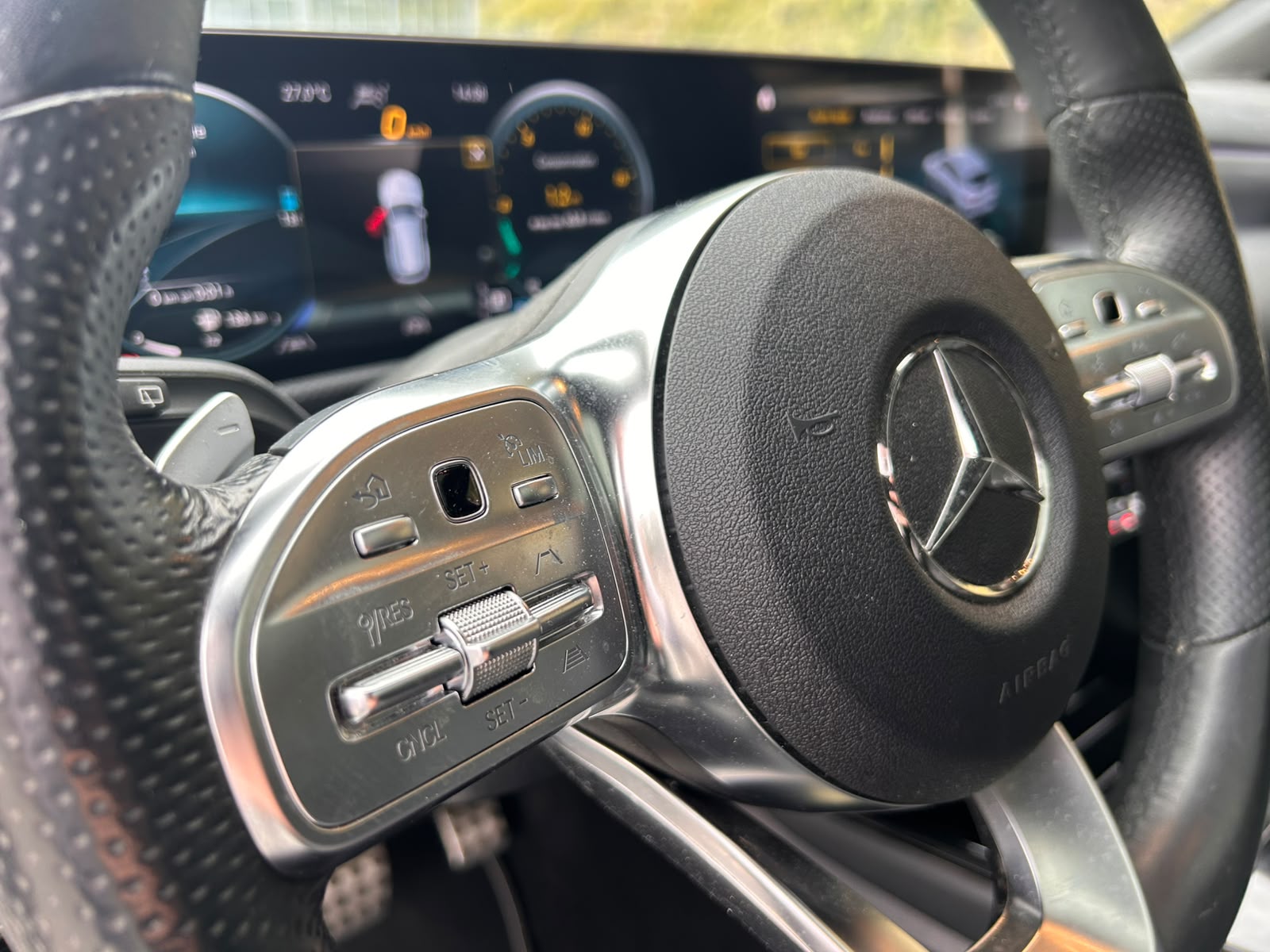 MERCEDES-BENZ CLA Shooting Brake 250 4Matic 7G-DCT AMG Line-image-8