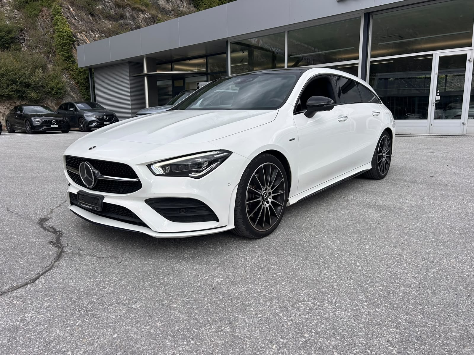 MERCEDES-BENZ CLA Shooting Brake 250 4Matic 7G-DCT AMG Line-image-0