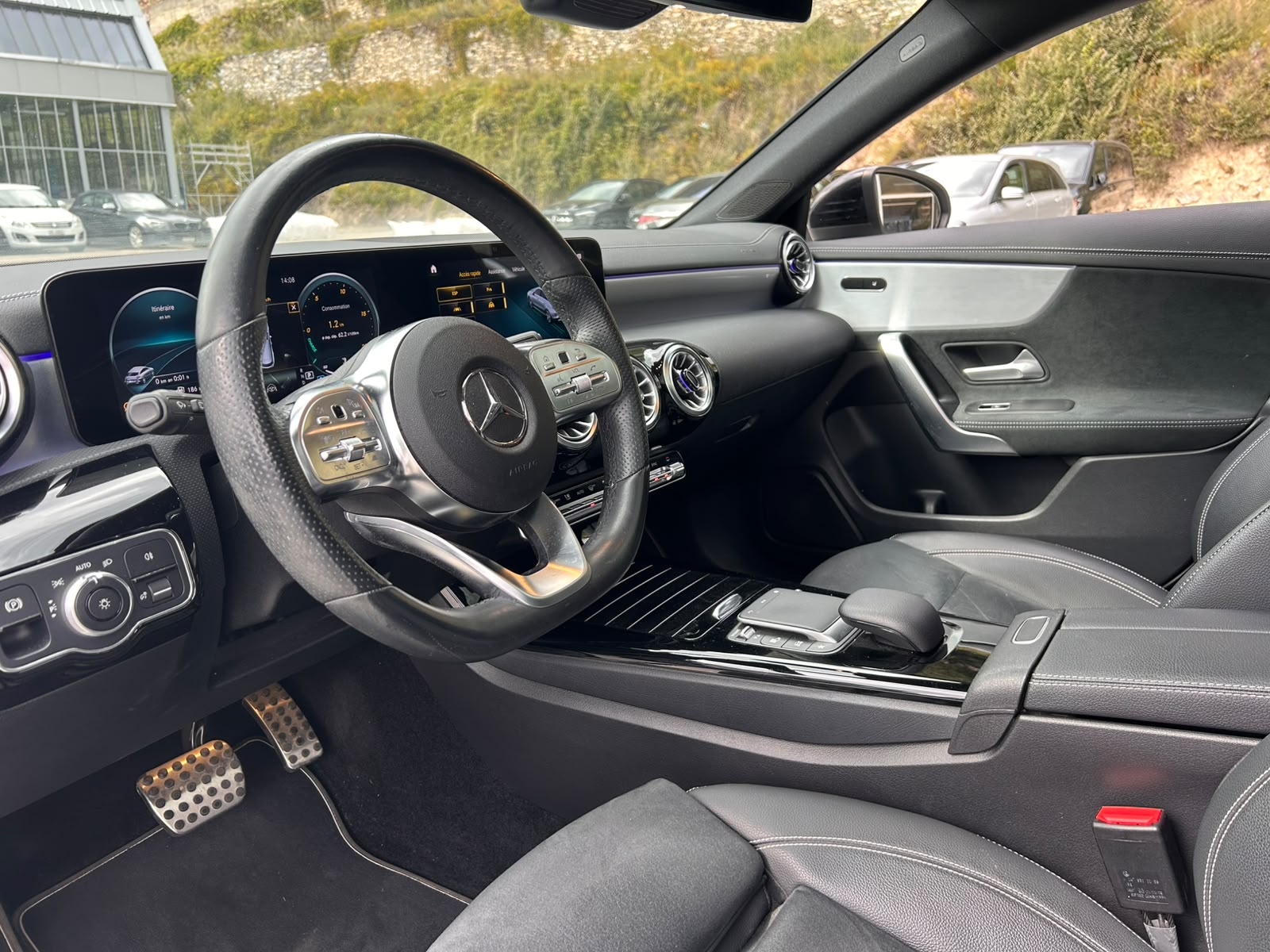 MERCEDES-BENZ CLA Shooting Brake 250 4Matic 7G-DCT AMG Line-image-6
