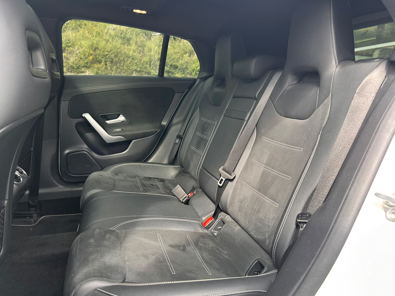 MERCEDES-BENZ CLA Shooting Brake 250 4Matic 7G-DCT AMG Line-image-12