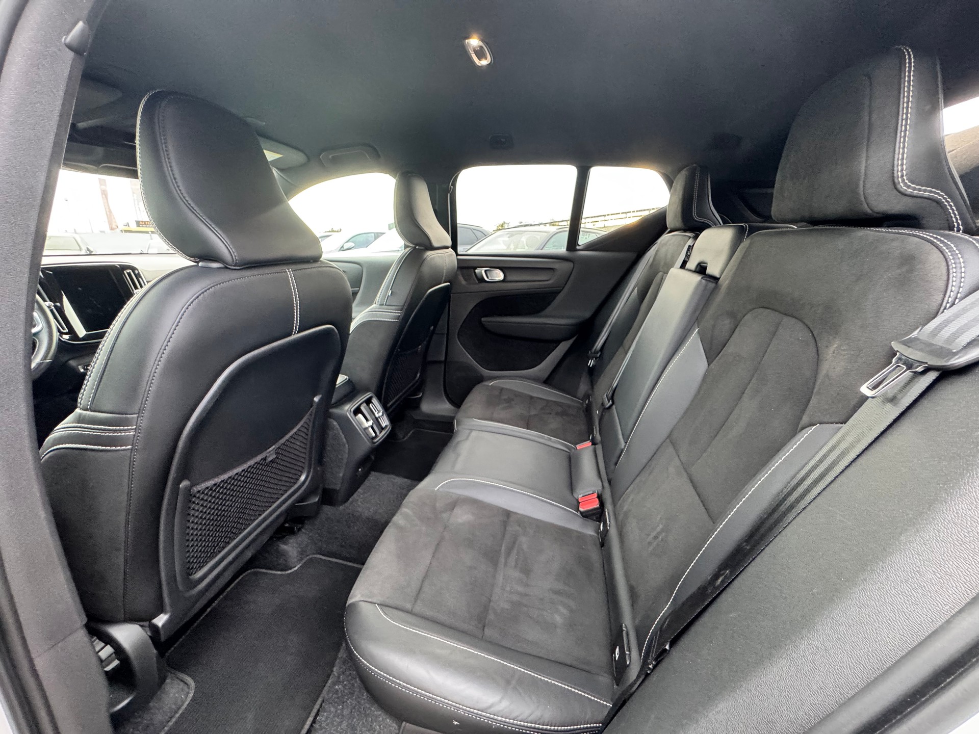 VOLVO XC40 B4 Benzin Mild Hybrid AWD R-Design Geartronic GARANTIE 2 ans 🇨🇭-image-18
