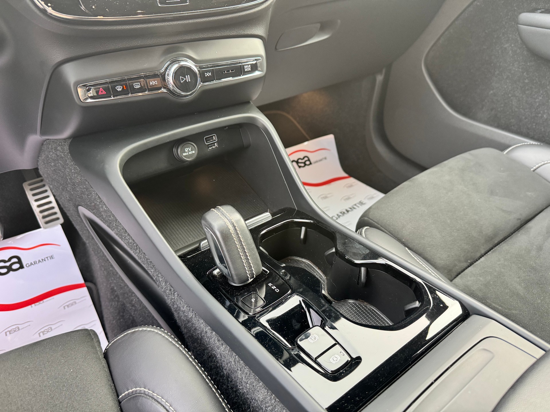 VOLVO XC40 B4 Benzin Mild Hybrid AWD R-Design Geartronic GARANTIE 2 ans 🇨🇭-image-13