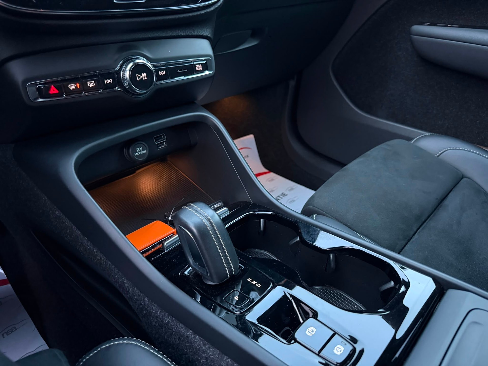 VOLVO XC40 B4 Benzin Mild Hybrid AWD R-Design Geartronic GARANTIE 2 ans 🇨🇭-image-24