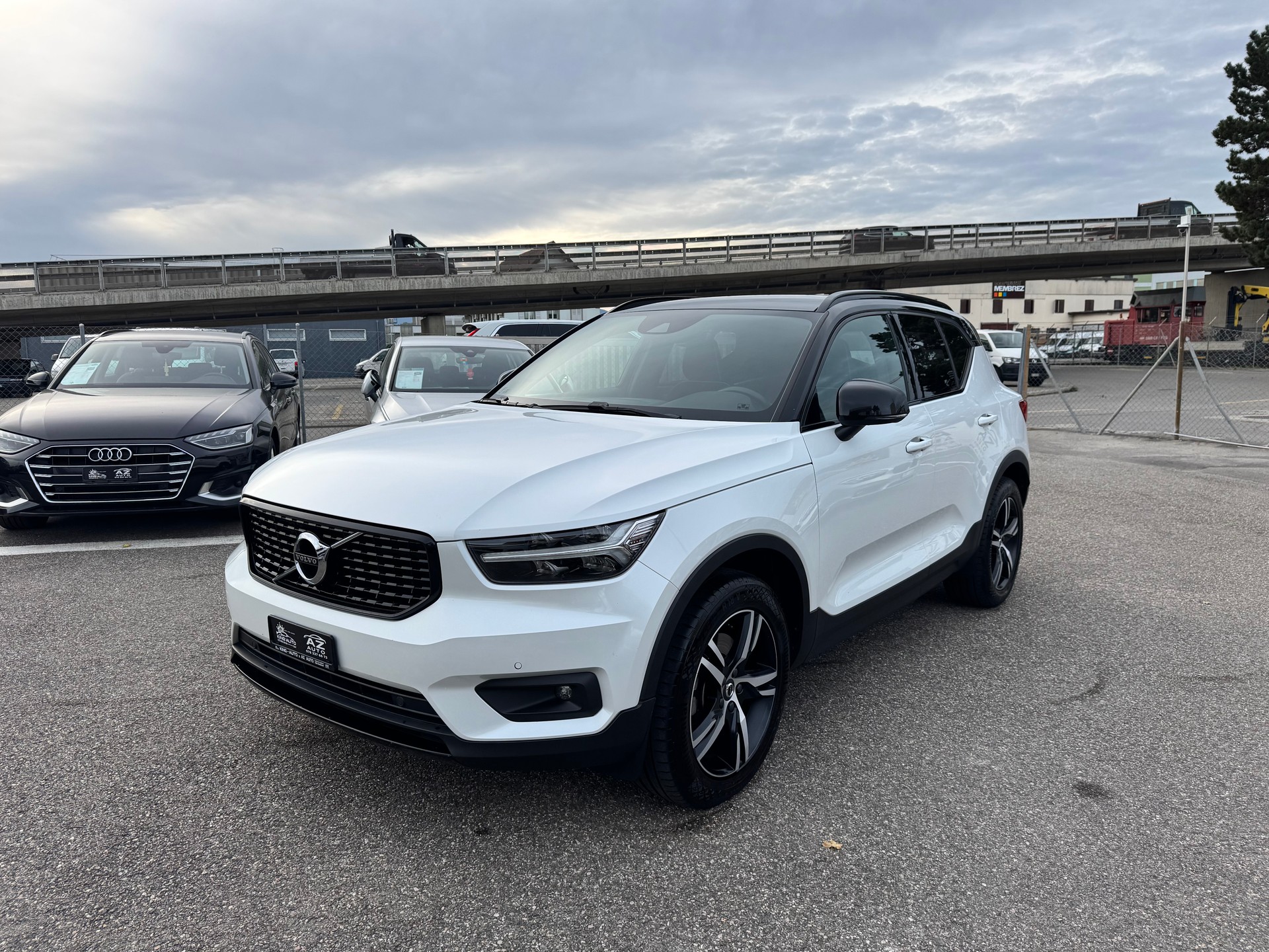 VOLVO XC40 B4 Benzin Mild Hybrid AWD R-Design Geartronic GARANTIE 2 ans 🇨🇭-image-1