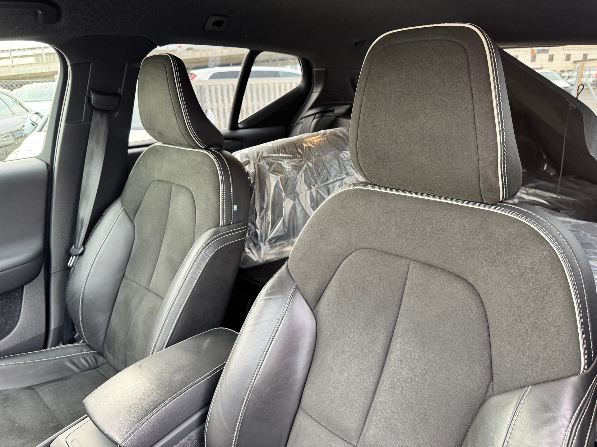VOLVO XC40 B4 Benzin Mild Hybrid AWD R-Design Geartronic GARANTIE 2 ans 🇨🇭-image-14