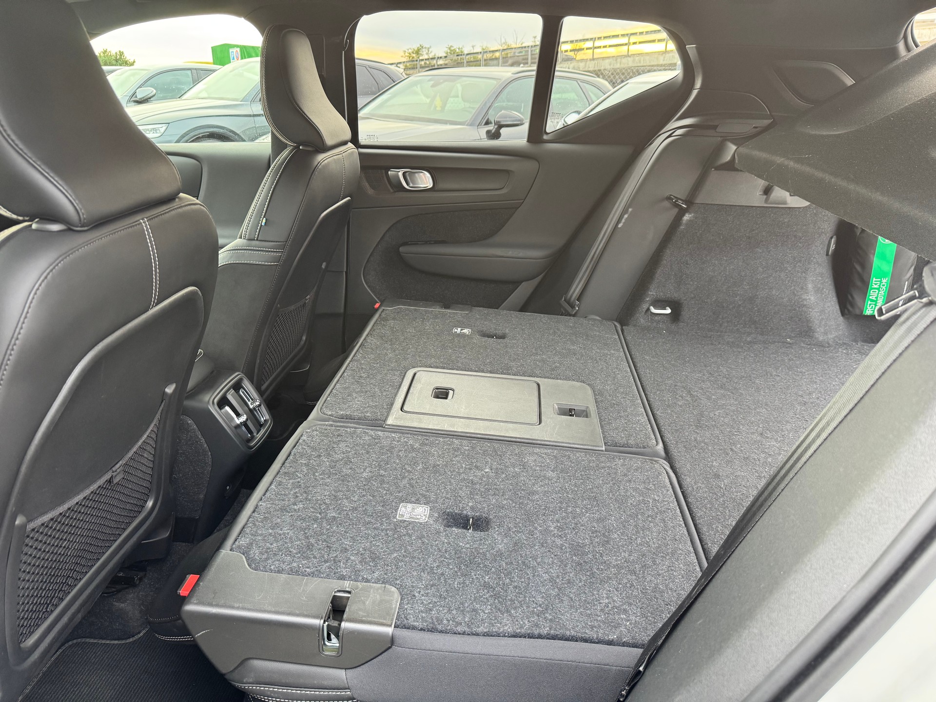 VOLVO XC40 B4 Benzin Mild Hybrid AWD R-Design Geartronic GARANTIE 2 ans 🇨🇭-image-17