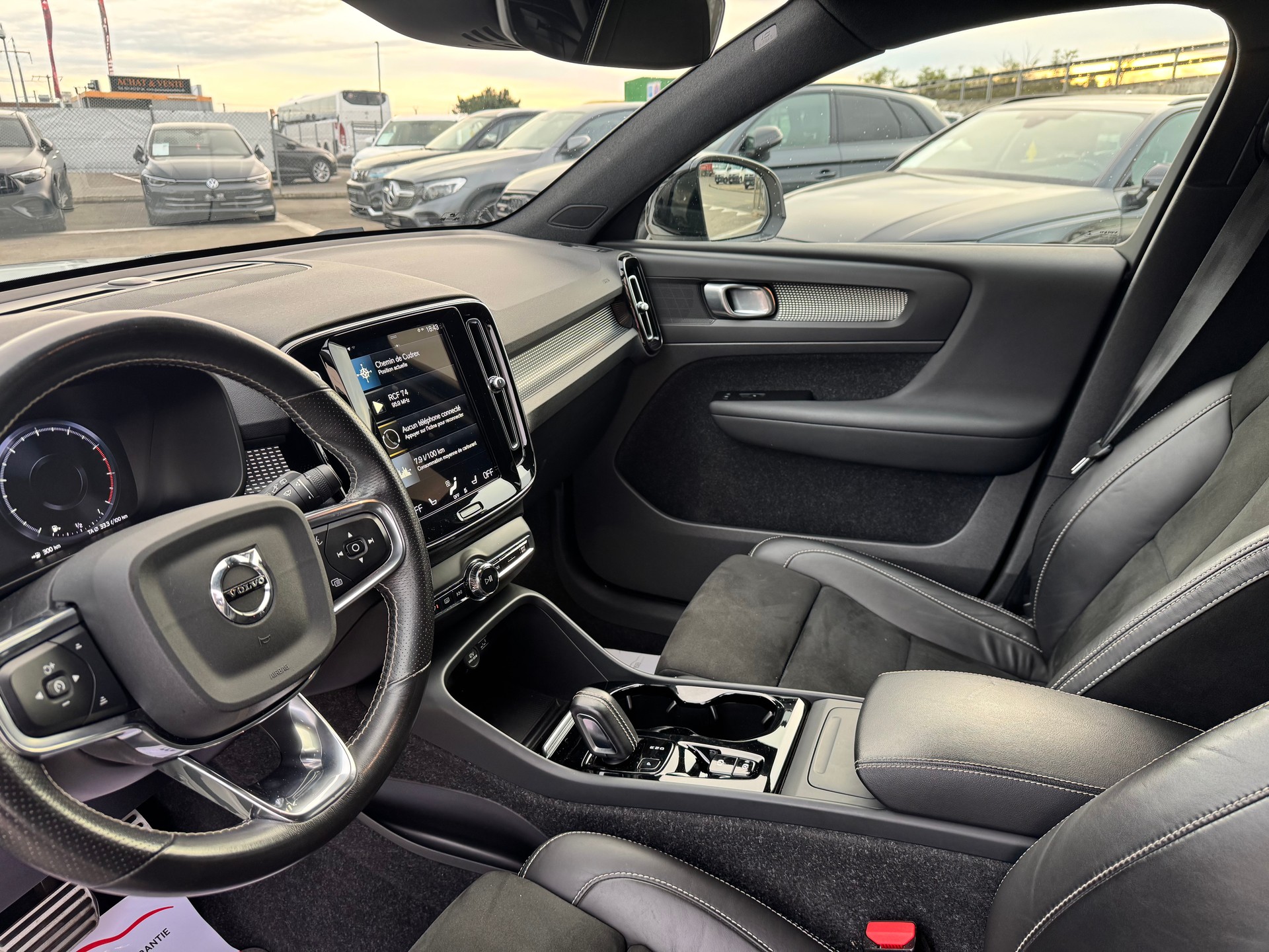 VOLVO XC40 B4 Benzin Mild Hybrid AWD R-Design Geartronic GARANTIE 2 ans 🇨🇭-image-11