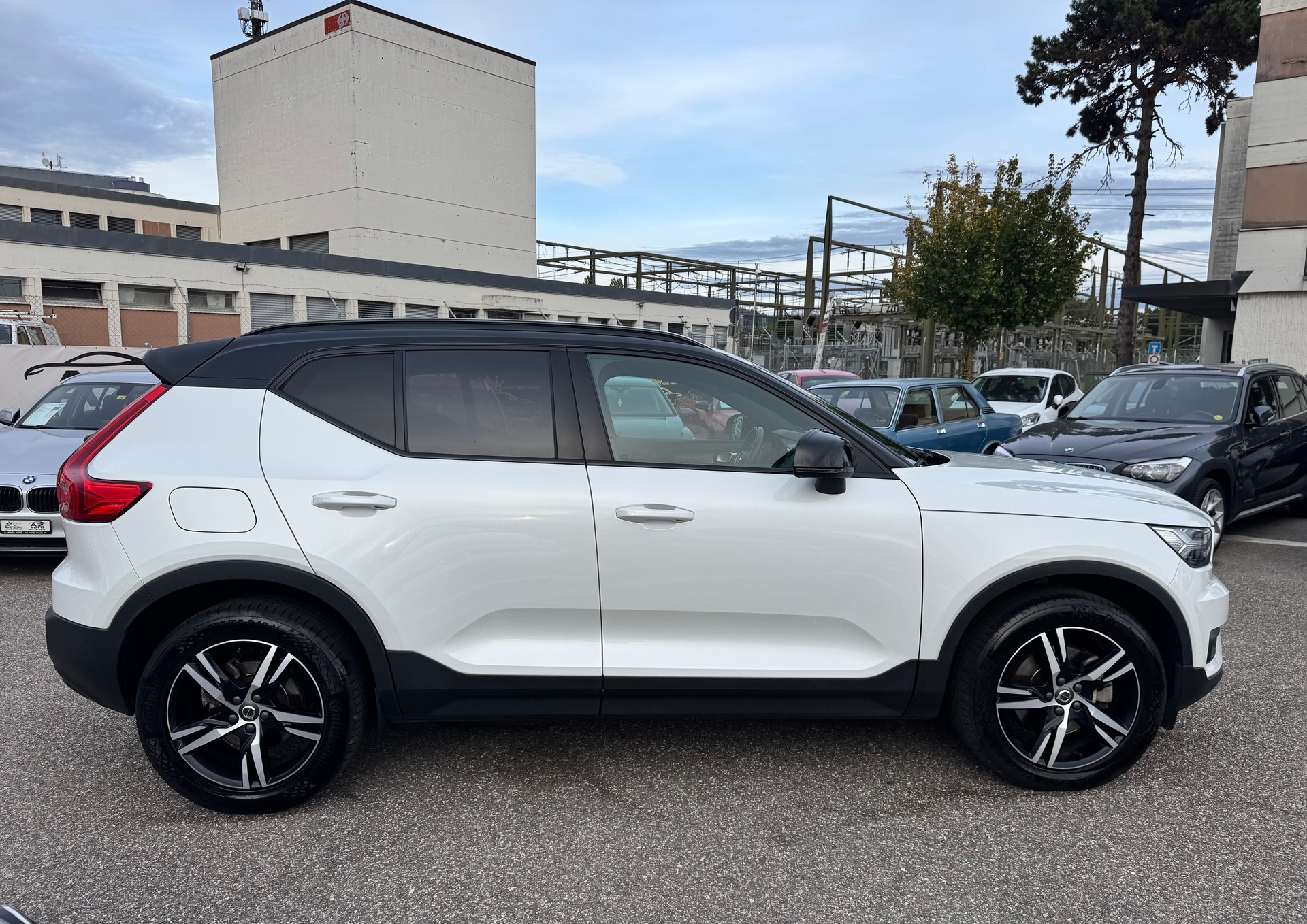 VOLVO XC40 B4 Benzin Mild Hybrid AWD R-Design Geartronic GARANTIE 2 ans 🇨🇭-image-6