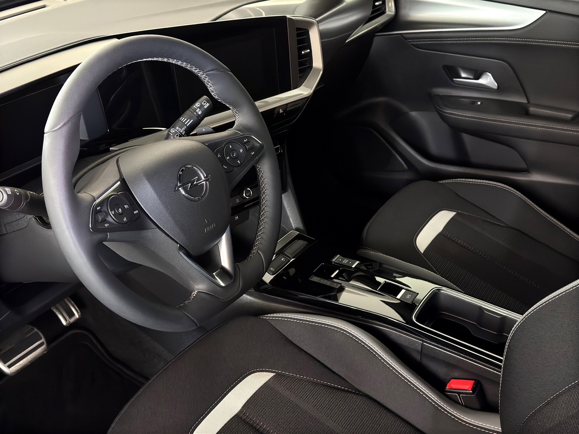 OPEL Mokka 1.2 Turbo Direct Injection GS Aut. "360°.Kamera-Winterpaket-17"Alu"-image-10