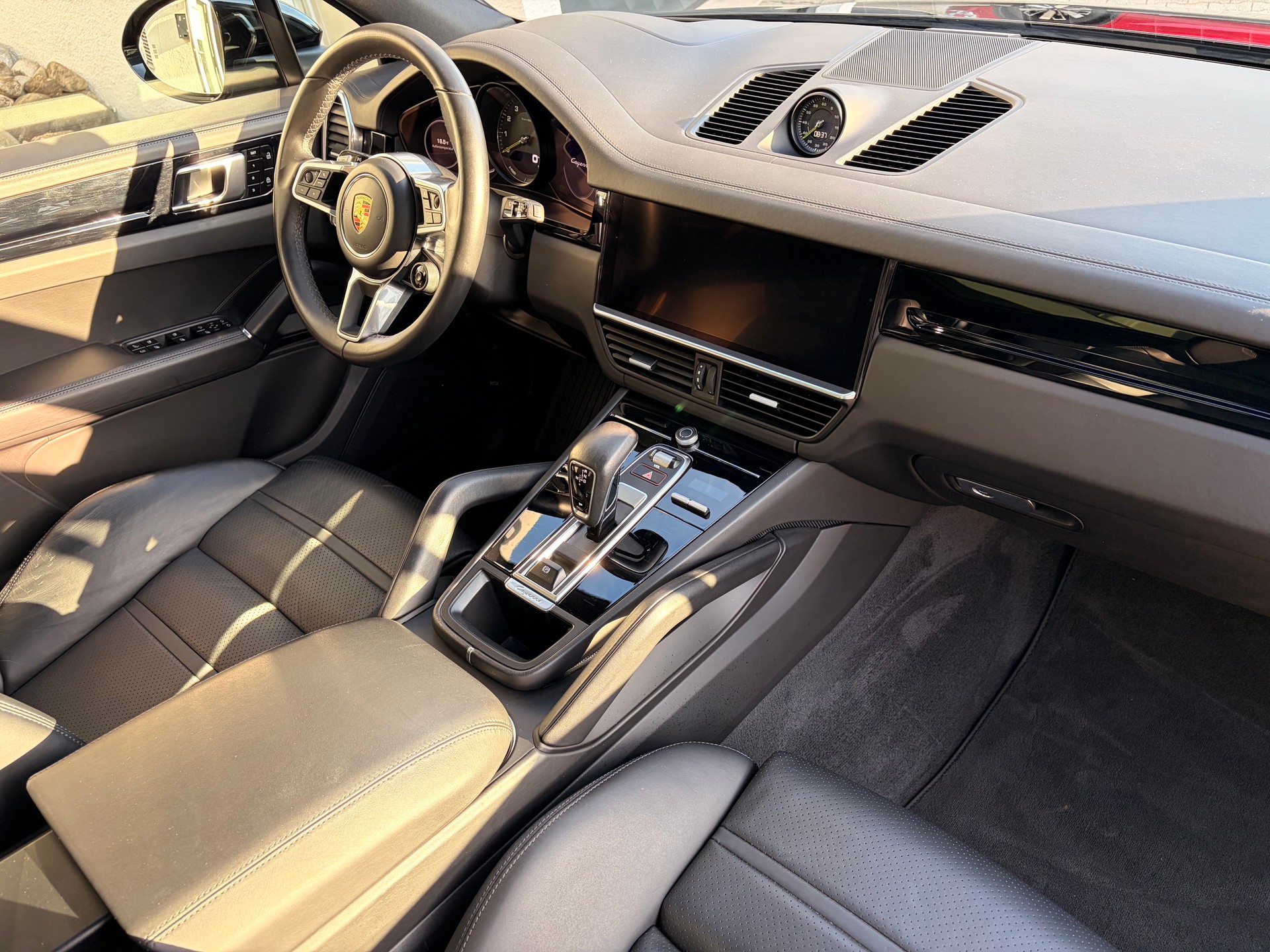 PORSCHE Cayenne E-Hybrid-image-4