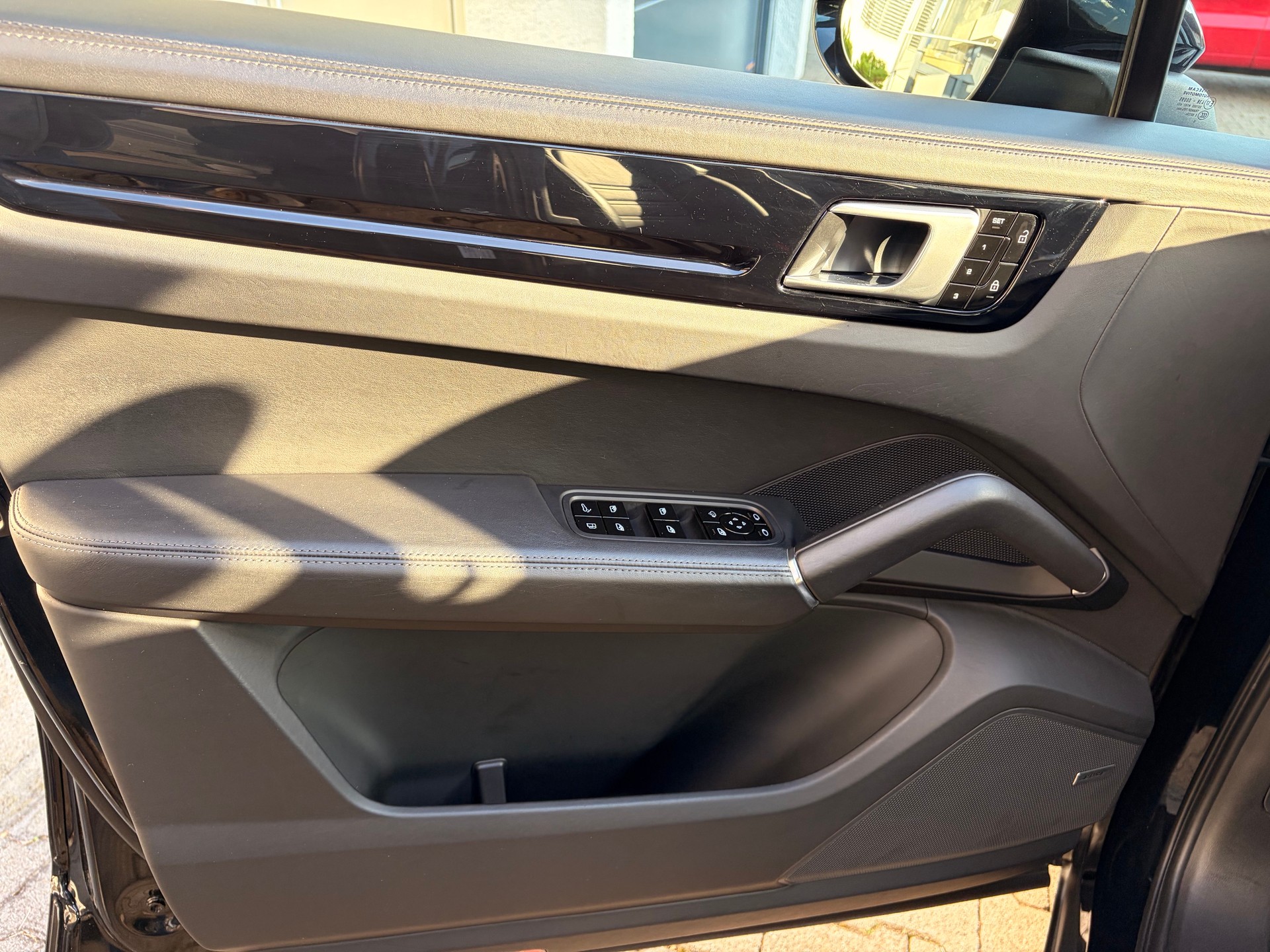 PORSCHE Cayenne E-Hybrid-image-8