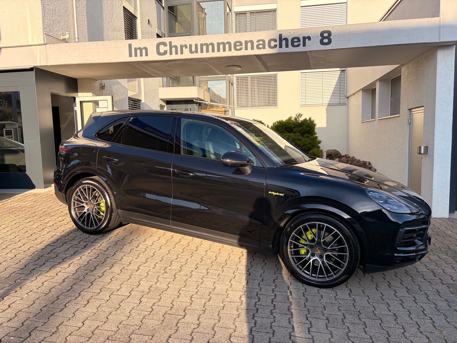 PORSCHE Cayenne E-Hybrid-image-1