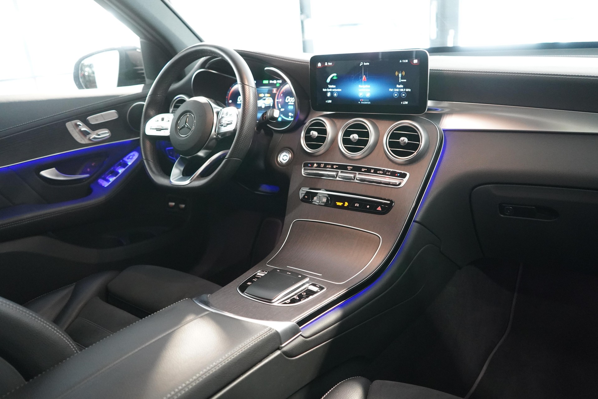MERCEDES-BENZ GLC-Klasse X253 GLC 300 e AMG Line 4m-image-8