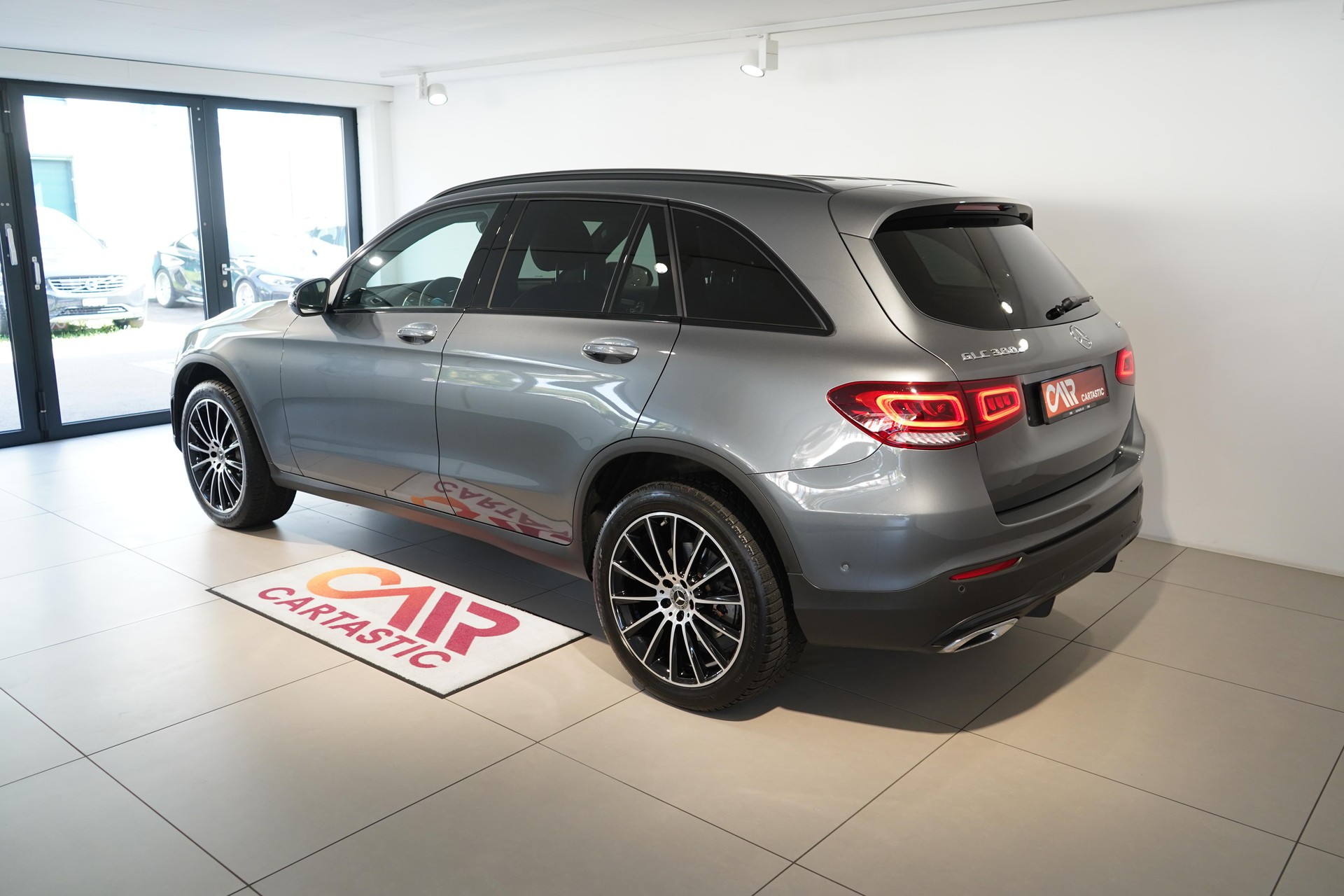 MERCEDES-BENZ GLC-Klasse X253 GLC 300 e AMG Line 4m-image-2