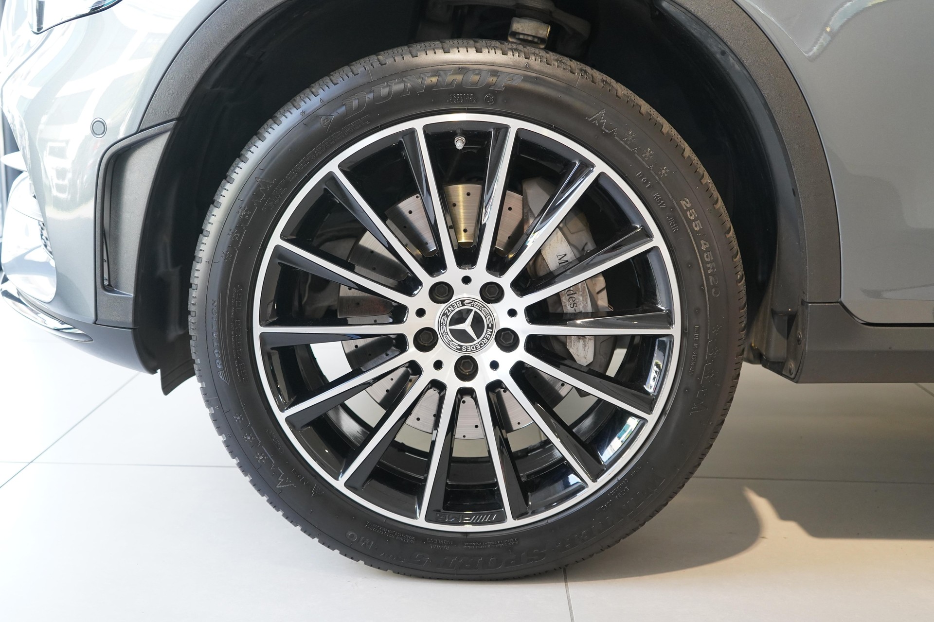 MERCEDES-BENZ GLC-Klasse X253 GLC 300 e AMG Line 4m-image-29