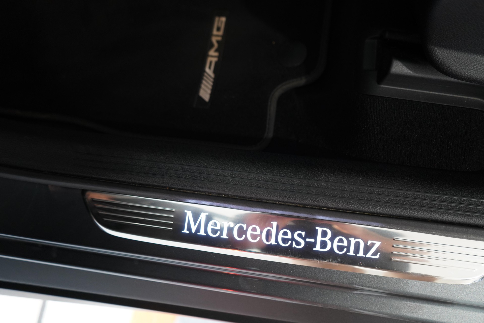 MERCEDES-BENZ GLC-Klasse X253 GLC 300 e AMG Line 4m-image-26