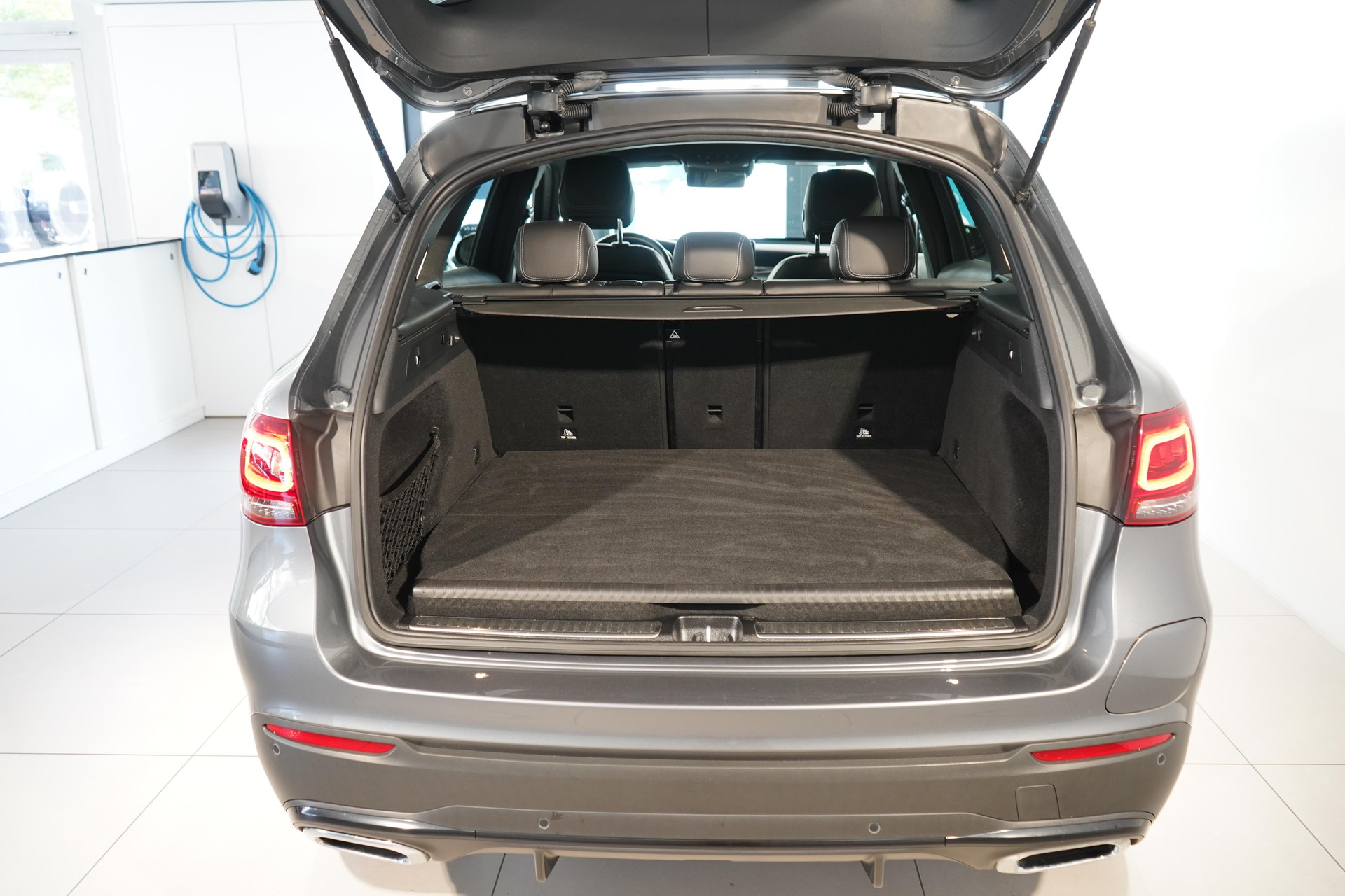 MERCEDES-BENZ GLC-Klasse X253 GLC 300 e AMG Line 4m-image-4