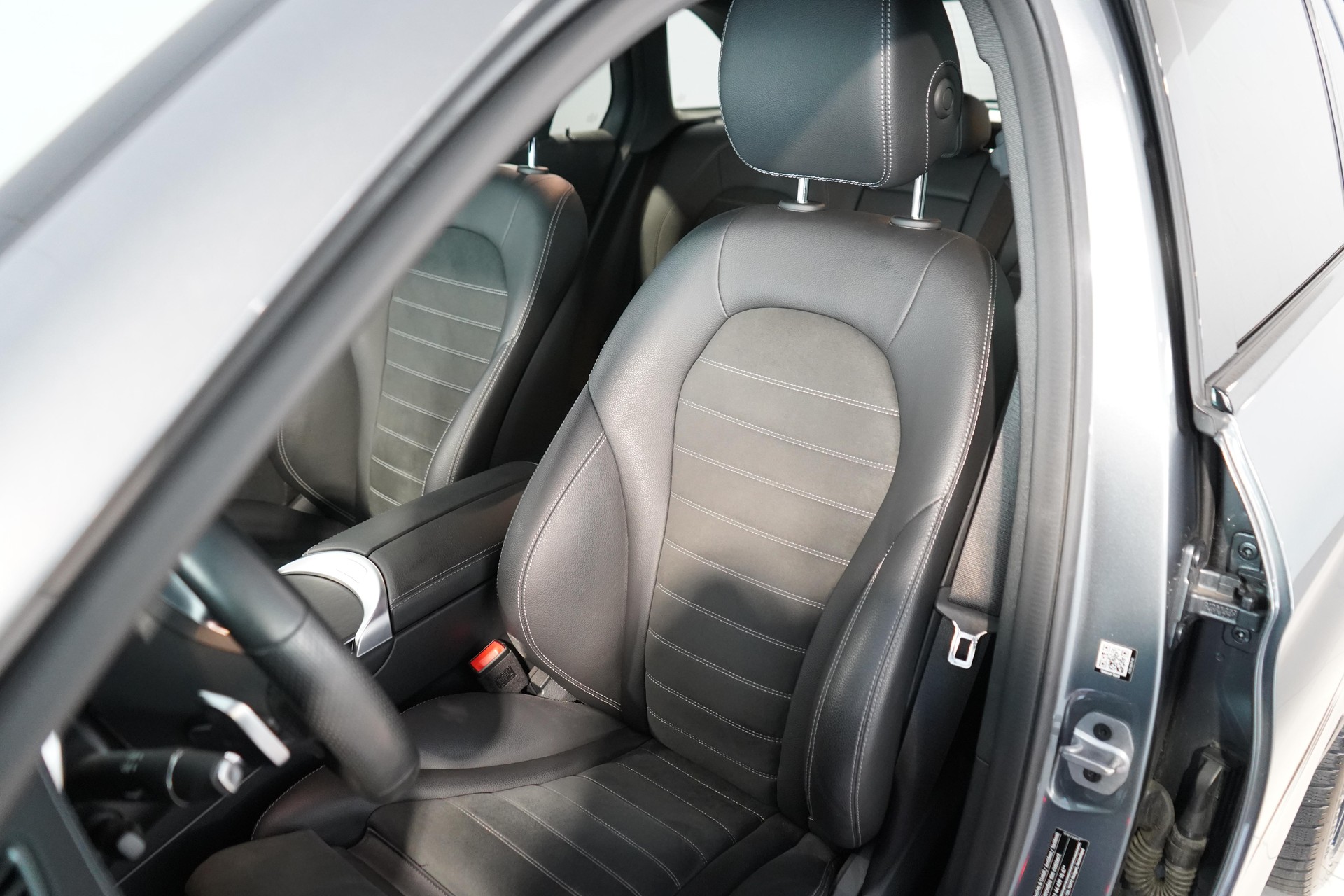 MERCEDES-BENZ GLC-Klasse X253 GLC 300 e AMG Line 4m-image-5