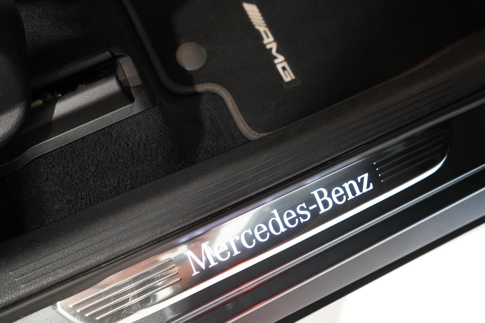 MERCEDES-BENZ GLC-Klasse X253 GLC 300 e AMG Line 4m-image-25
