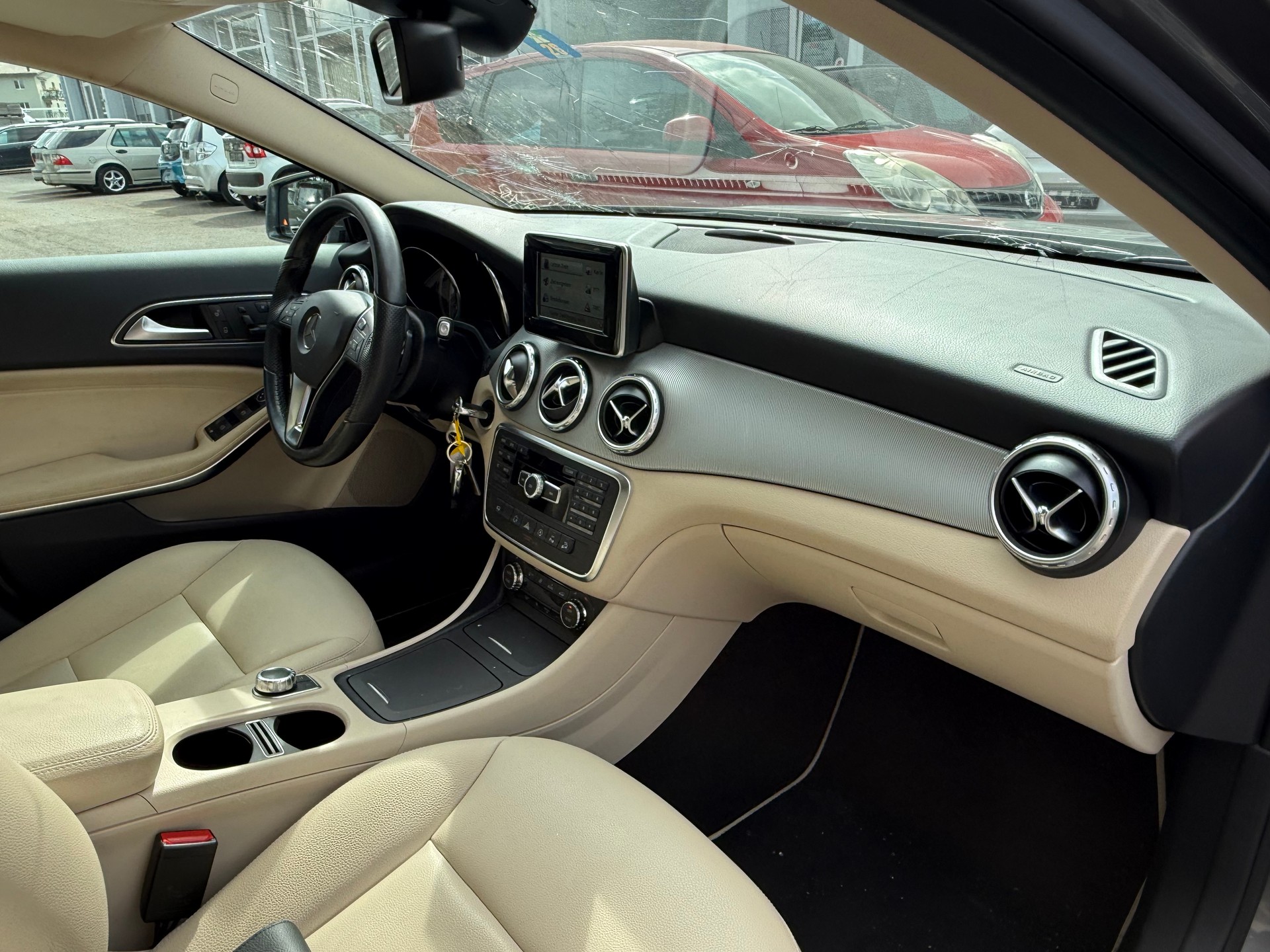 MERCEDES-BENZ GLA 250 Urban 4Matic 7G-DCT-image-8