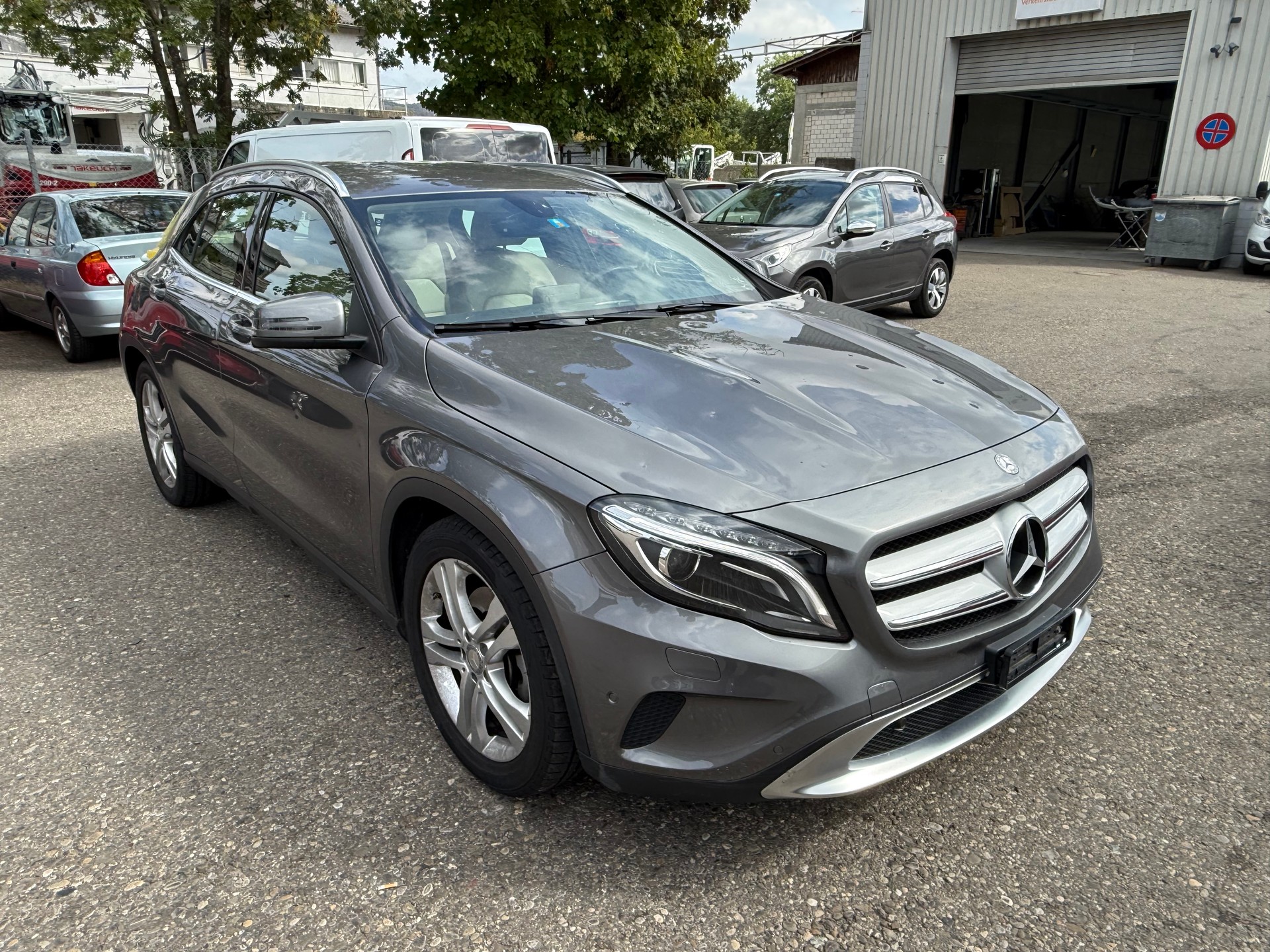 MERCEDES-BENZ GLA 250 Urban 4Matic 7G-DCT-image-0