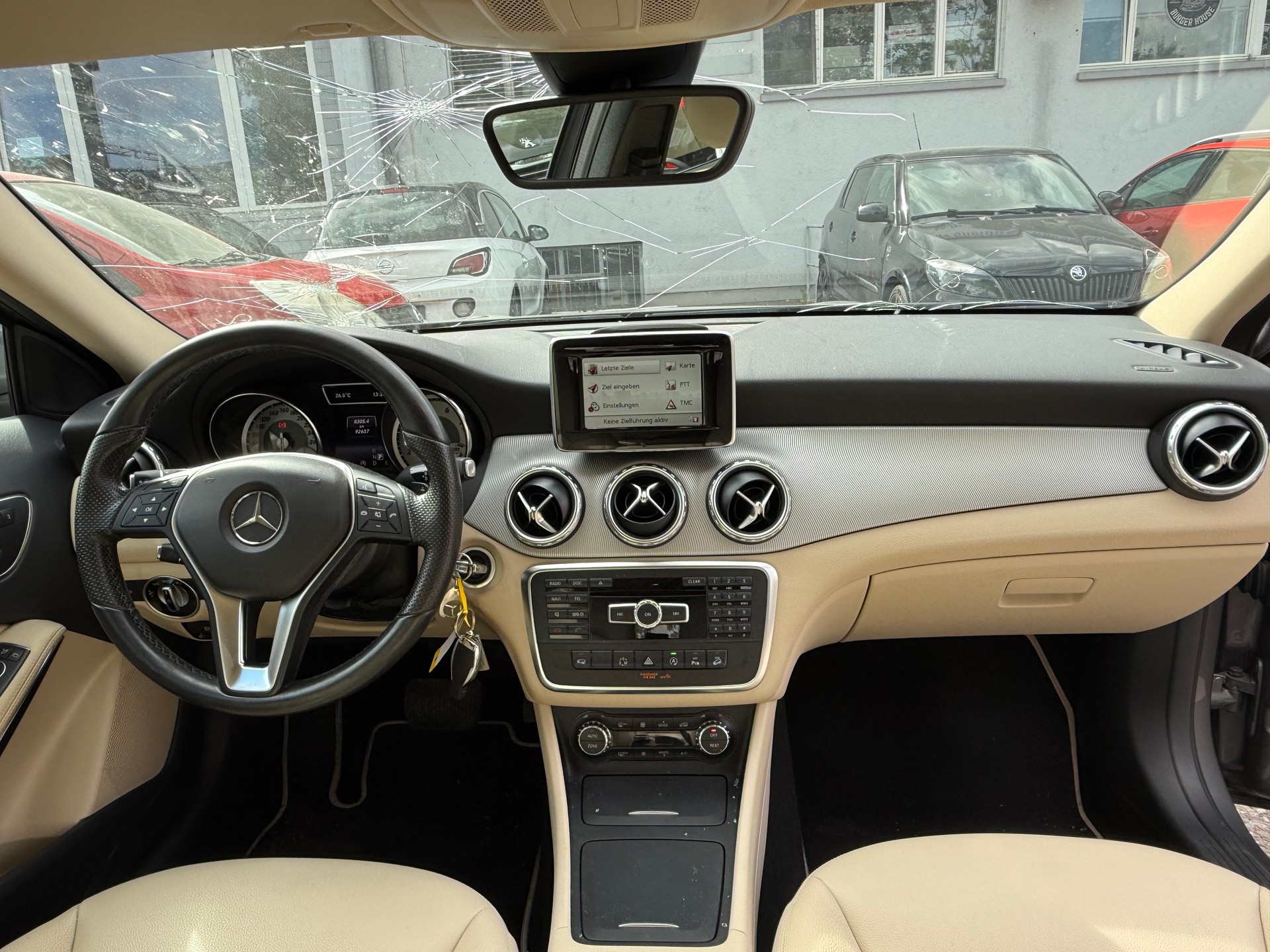 MERCEDES-BENZ GLA 250 Urban 4Matic 7G-DCT-image-9