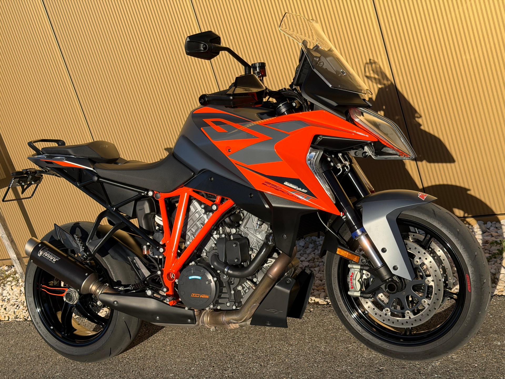 KTM 1290 Super Duke GT-showroom-element-2