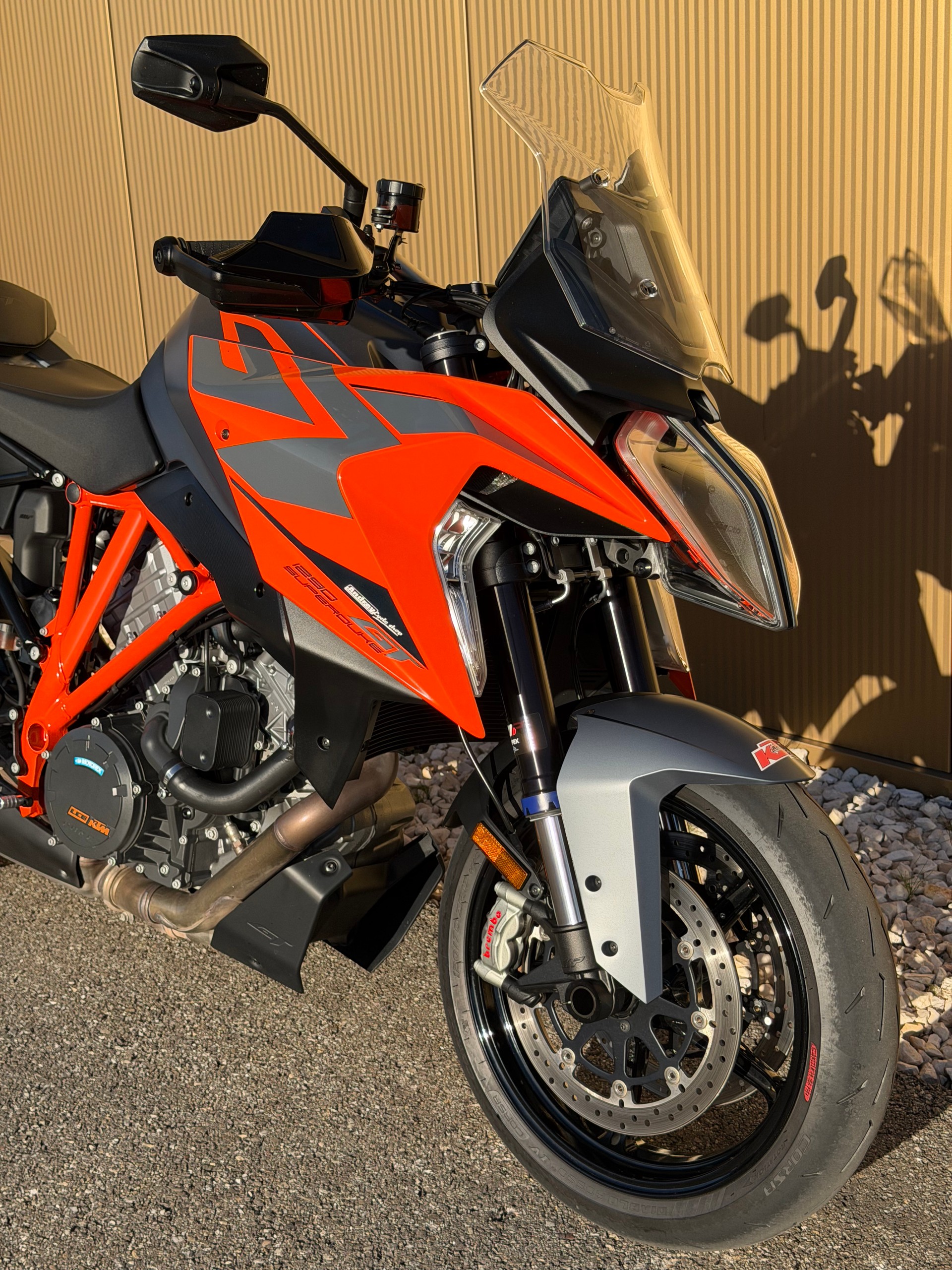 KTM 1290 Super Duke GT-showroom-element-1