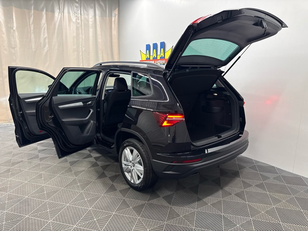 SKODA Karoq 1.5 TSI Selection DSG-image-11