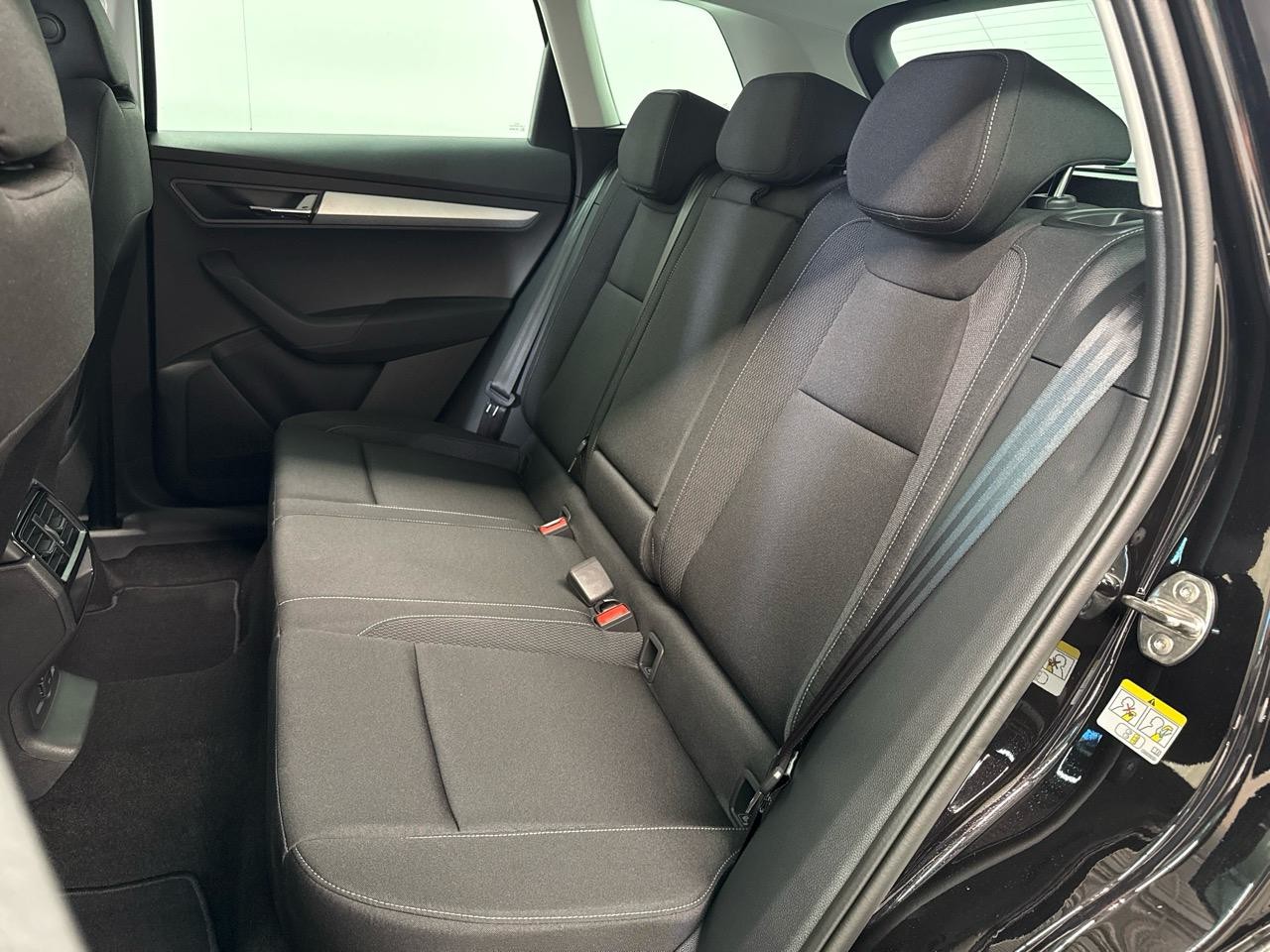 SKODA Karoq 1.5 TSI Selection DSG-image-9