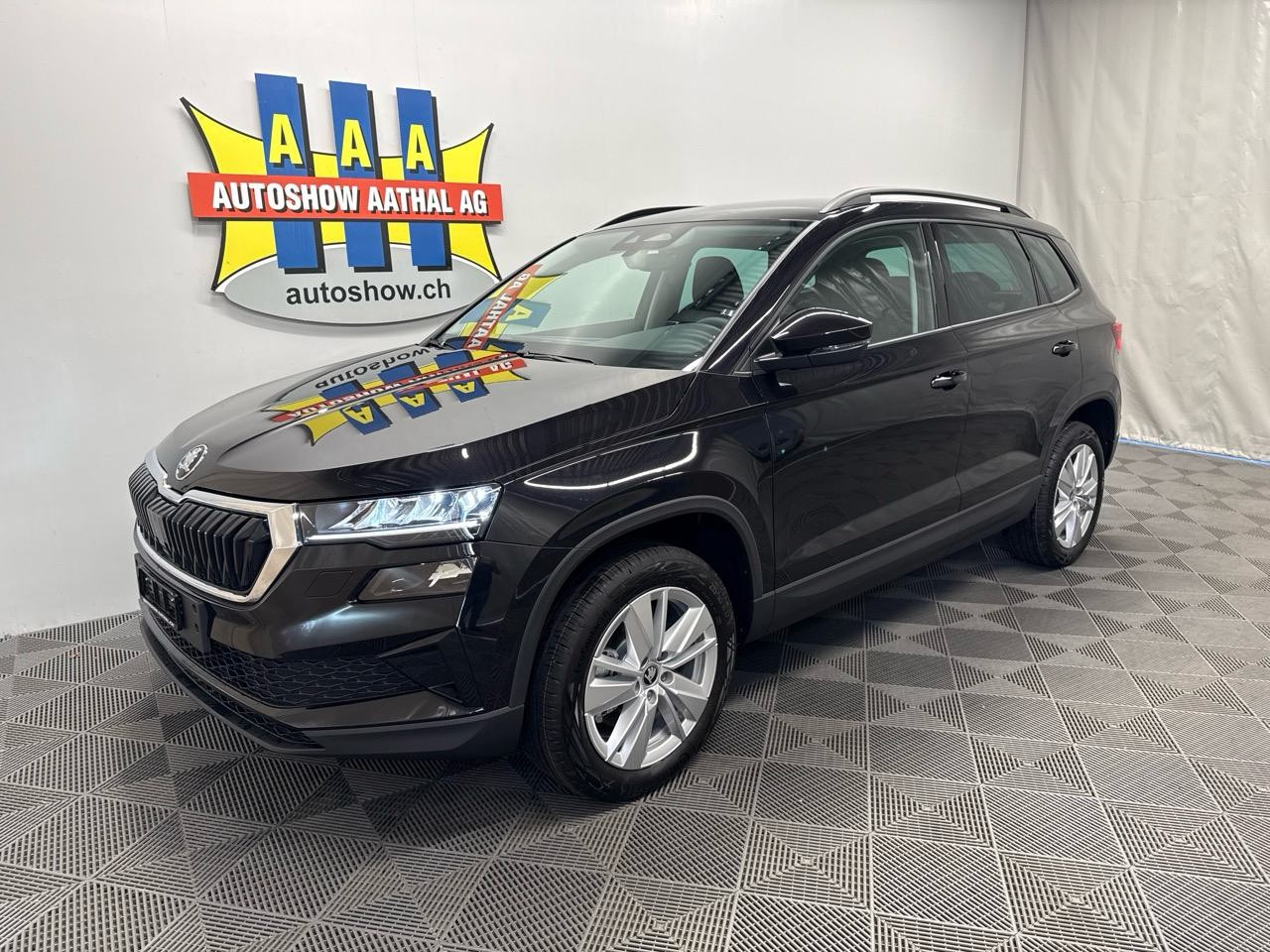 SKODA Karoq 1.5 TSI Selection DSG-image-0
