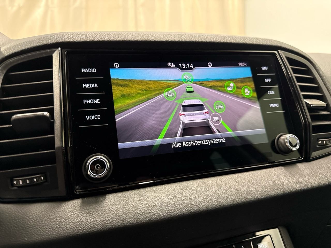 SKODA Karoq 1.5 TSI Selection DSG-image-8