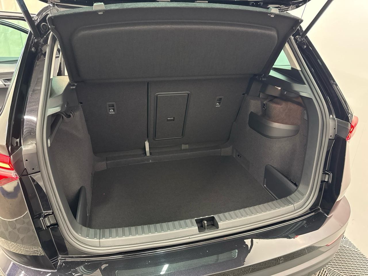 SKODA Karoq 1.5 TSI Selection DSG-image-12