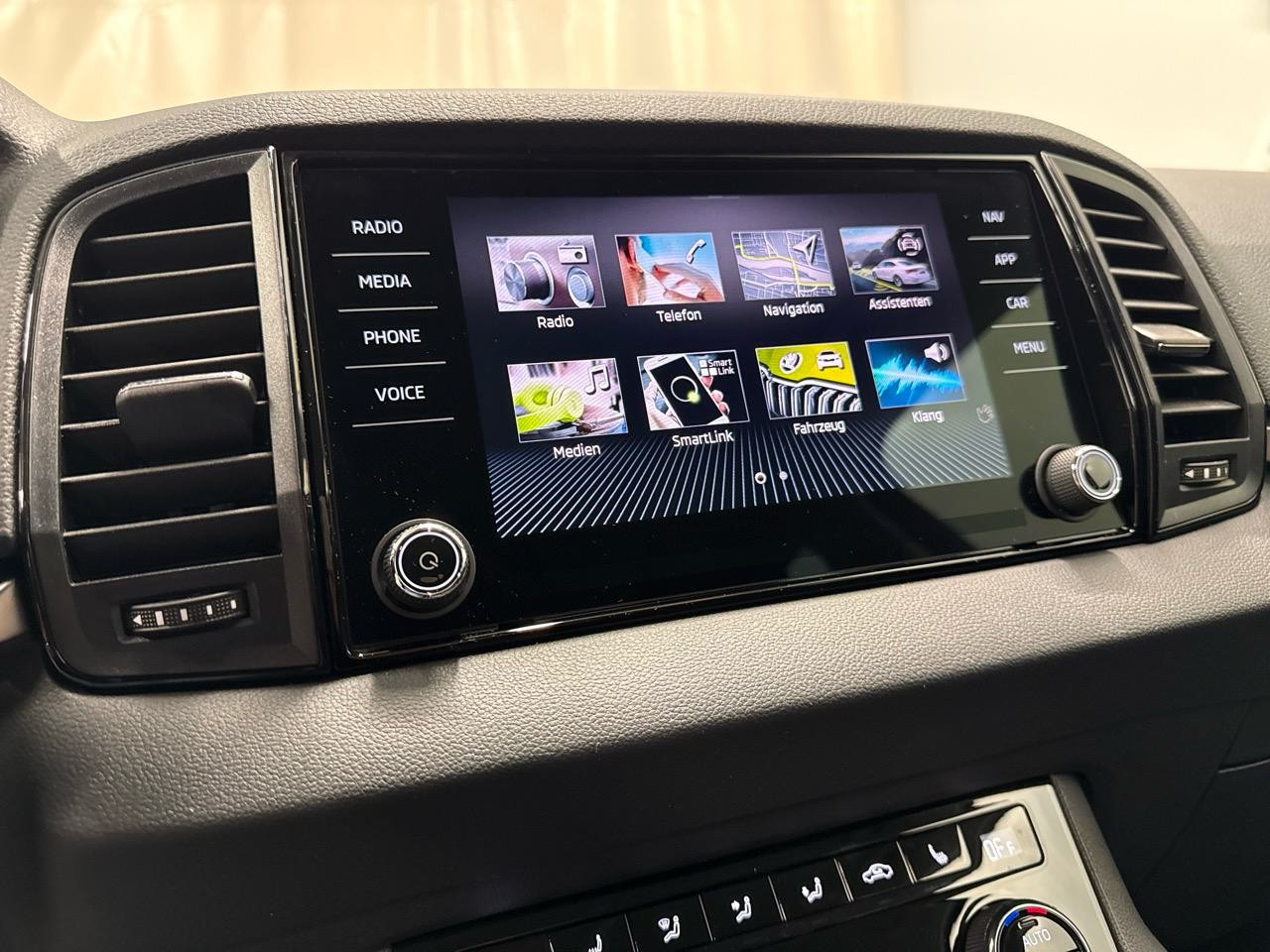 SKODA Karoq 1.5 TSI Selection DSG-image-5