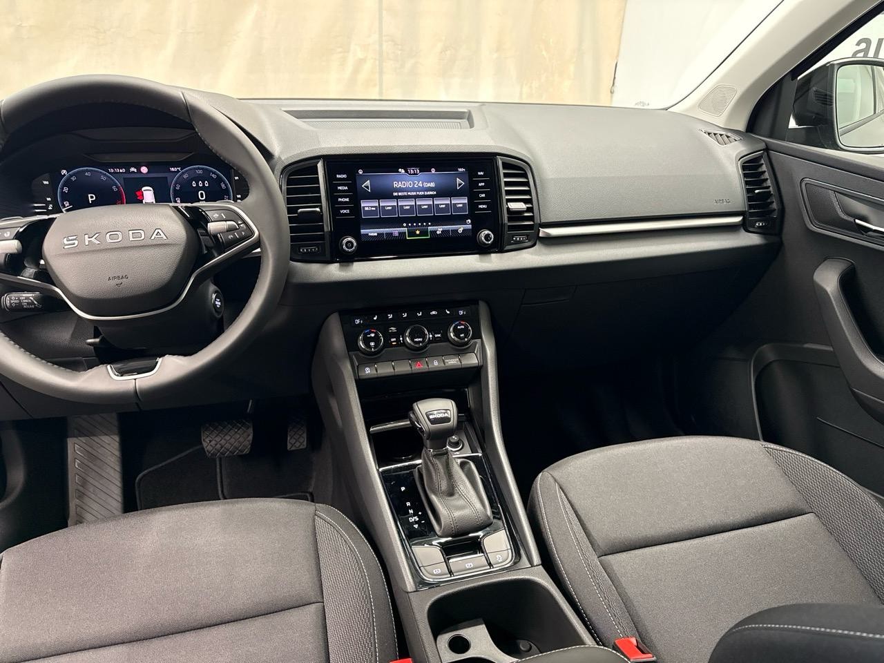 SKODA Karoq 1.5 TSI Selection DSG-image-4