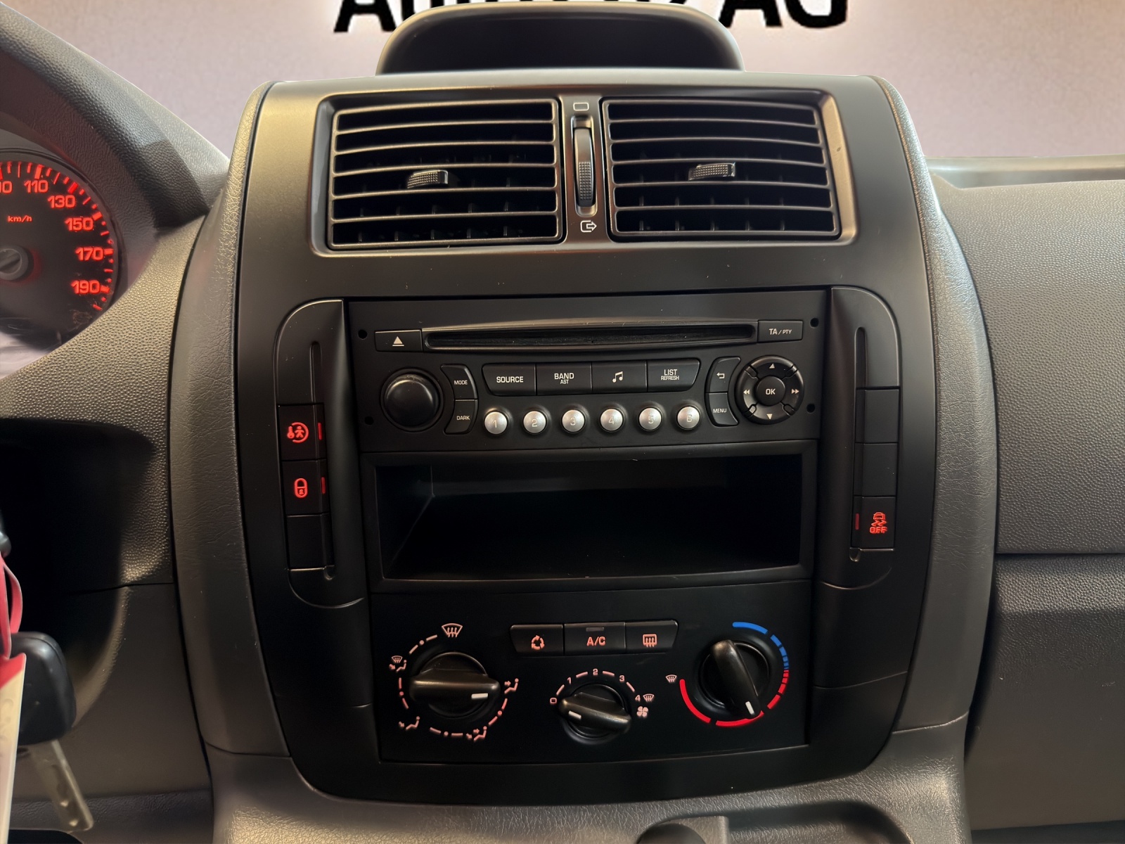CITROEN Jumpy 2.0 HDi L2H1 Attraction-image-11