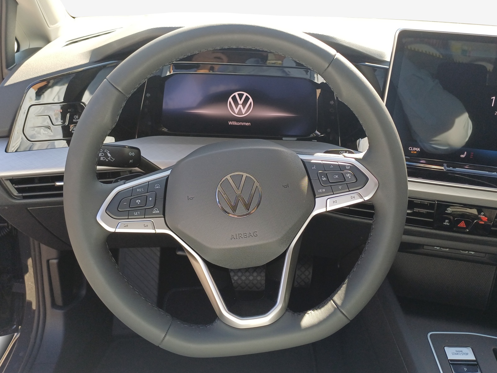VW Golf 1.5 e TSI mHEV Value DSG-image-18