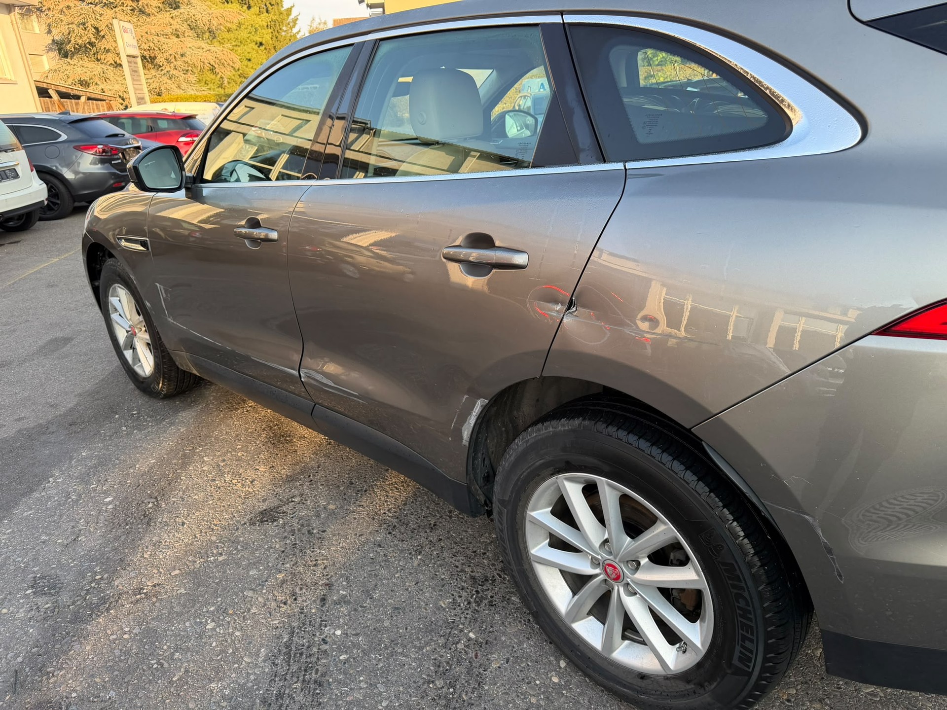 JAGUAR F-Pace 25t 2.0 Portfolio AWD Automatik-image-6