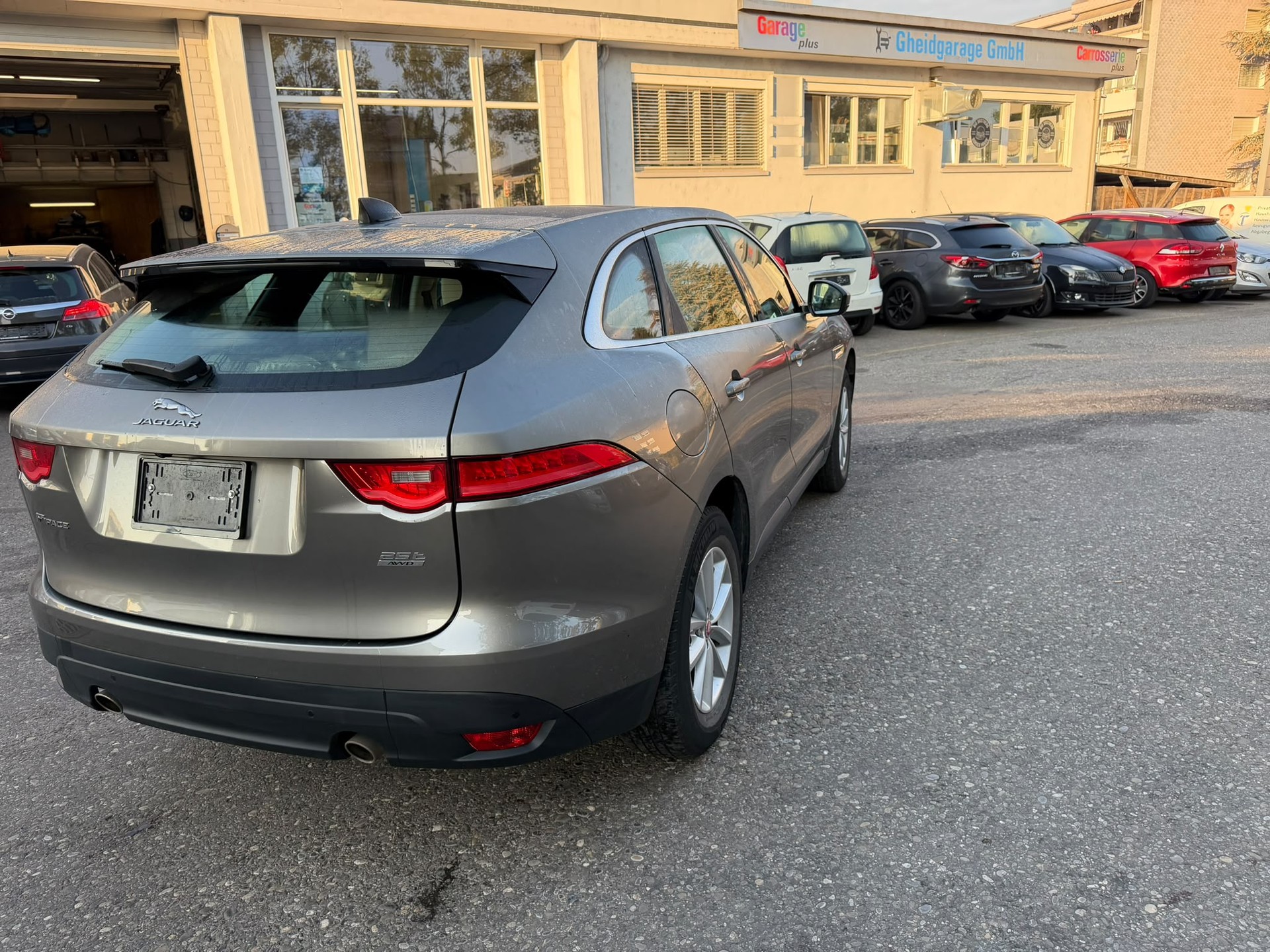 JAGUAR F-Pace 25t 2.0 Portfolio AWD Automatik-image-4