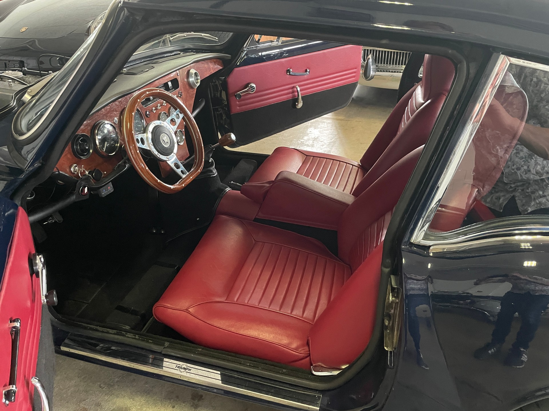 TRIUMPH GT6 MKII Coupé-image-9