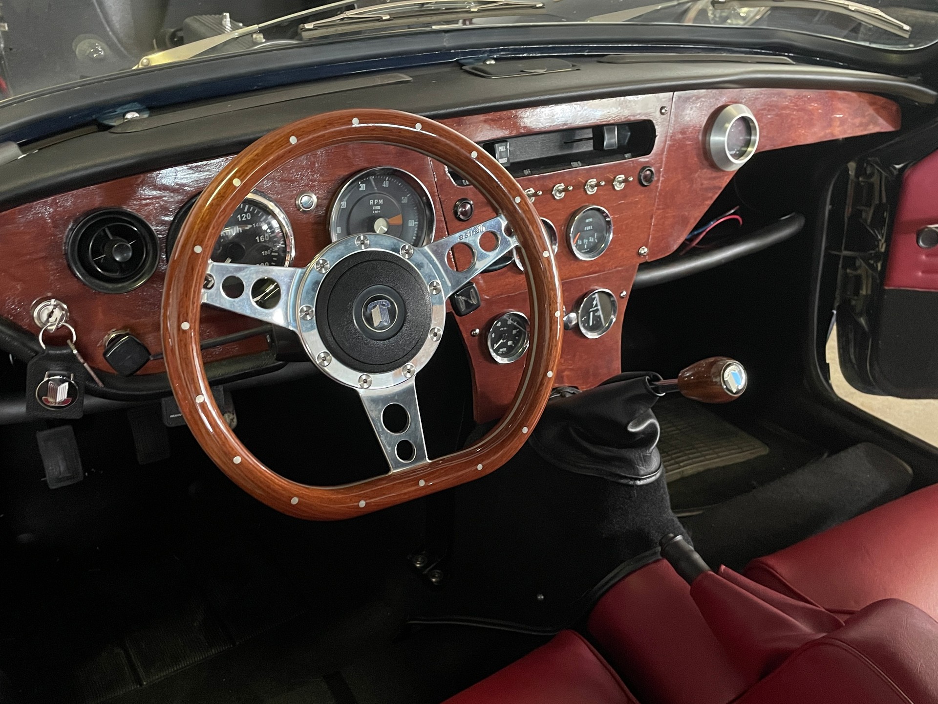 TRIUMPH GT6 MKII Coupé-image-11