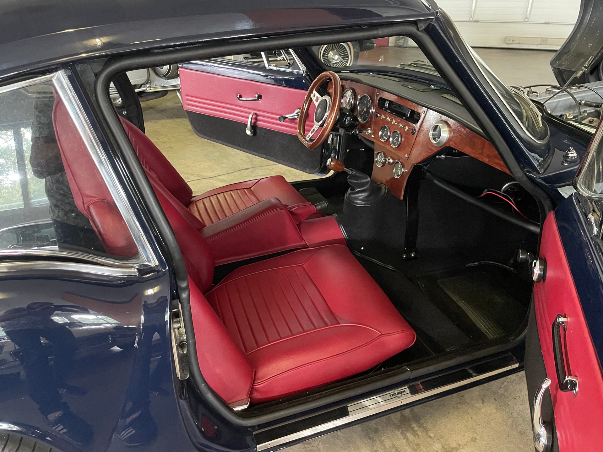 TRIUMPH GT6 MKII Coupé-image-10