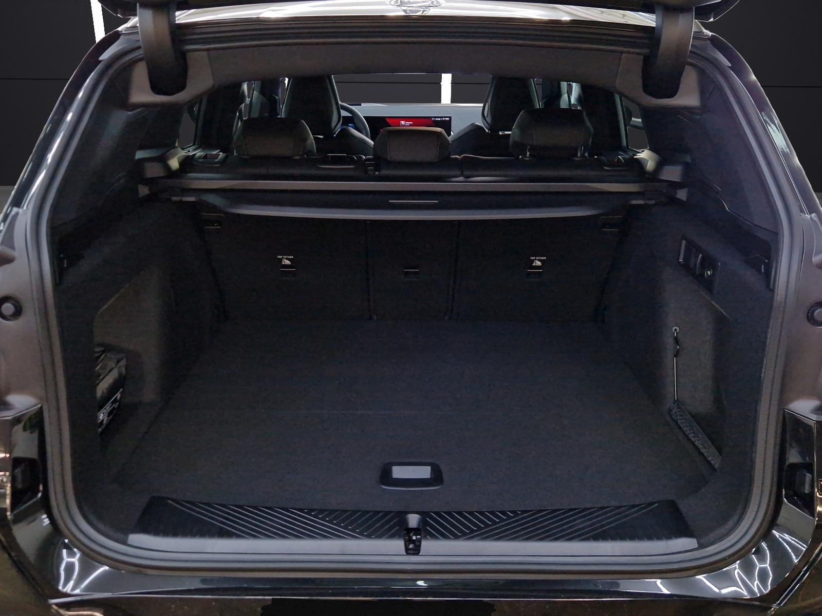 BMW X3 M50i-image-12