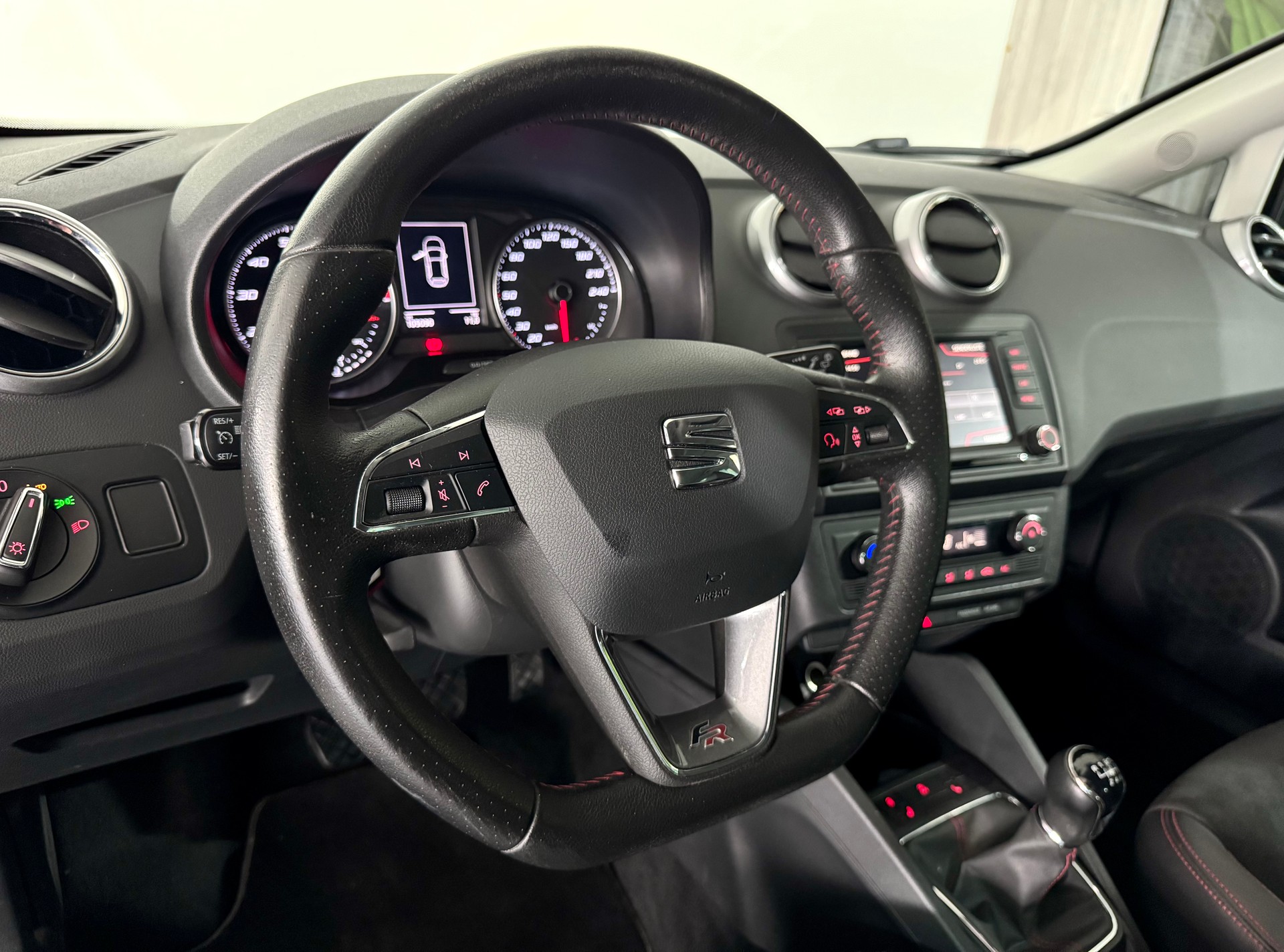 SEAT Ibiza 1.4 EcoTSI Swiss FR-image-9