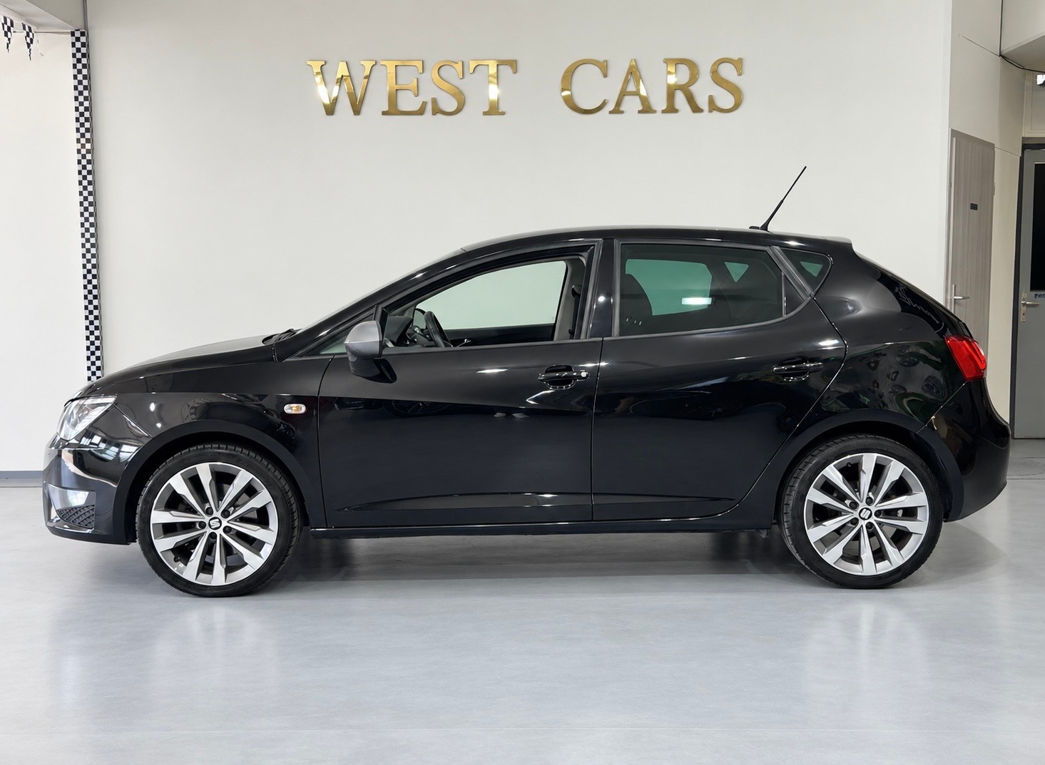 SEAT Ibiza 1.4 EcoTSI Swiss FR-image-1