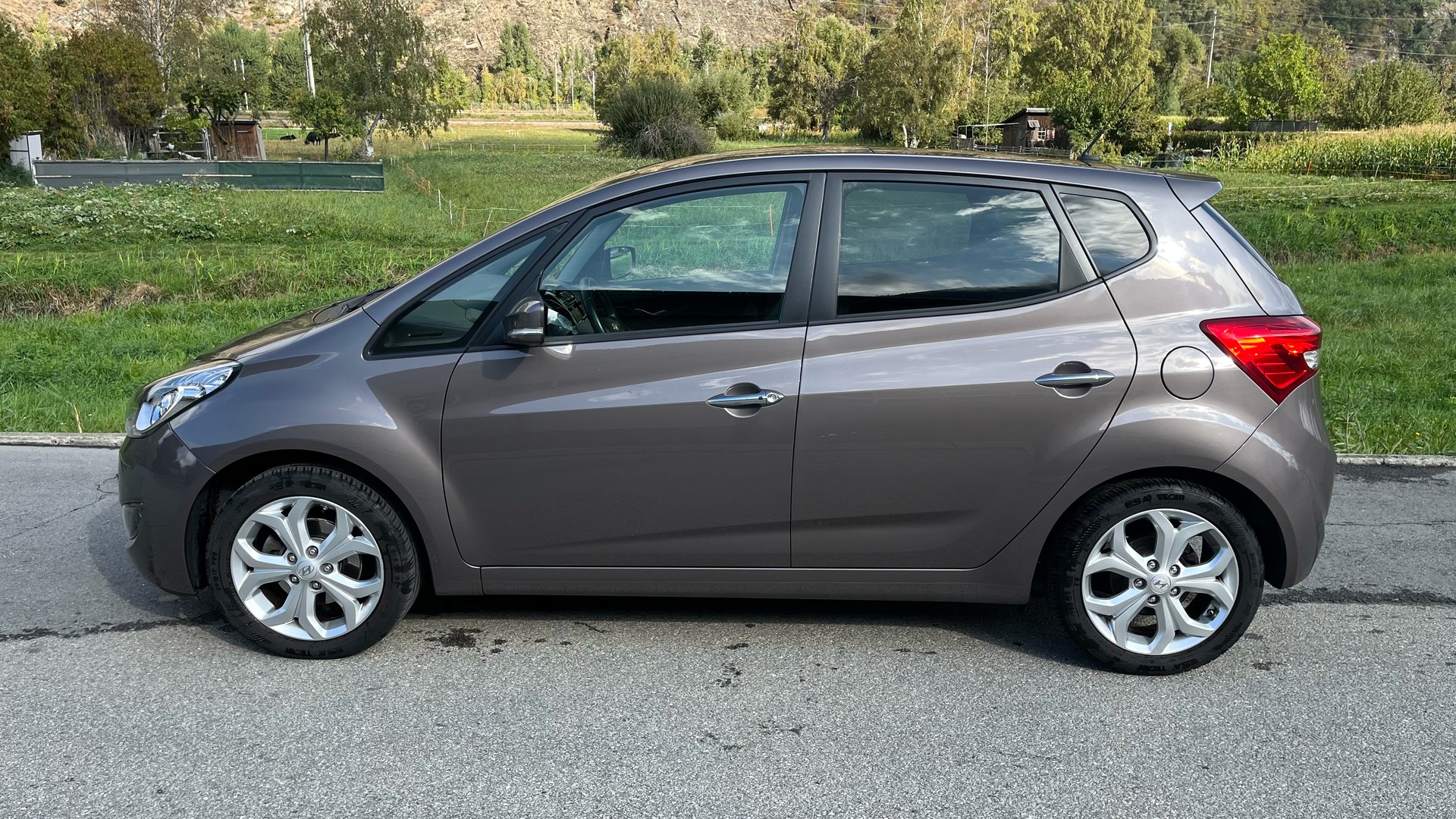 HYUNDAI iX20 1.6 Premium-image-1