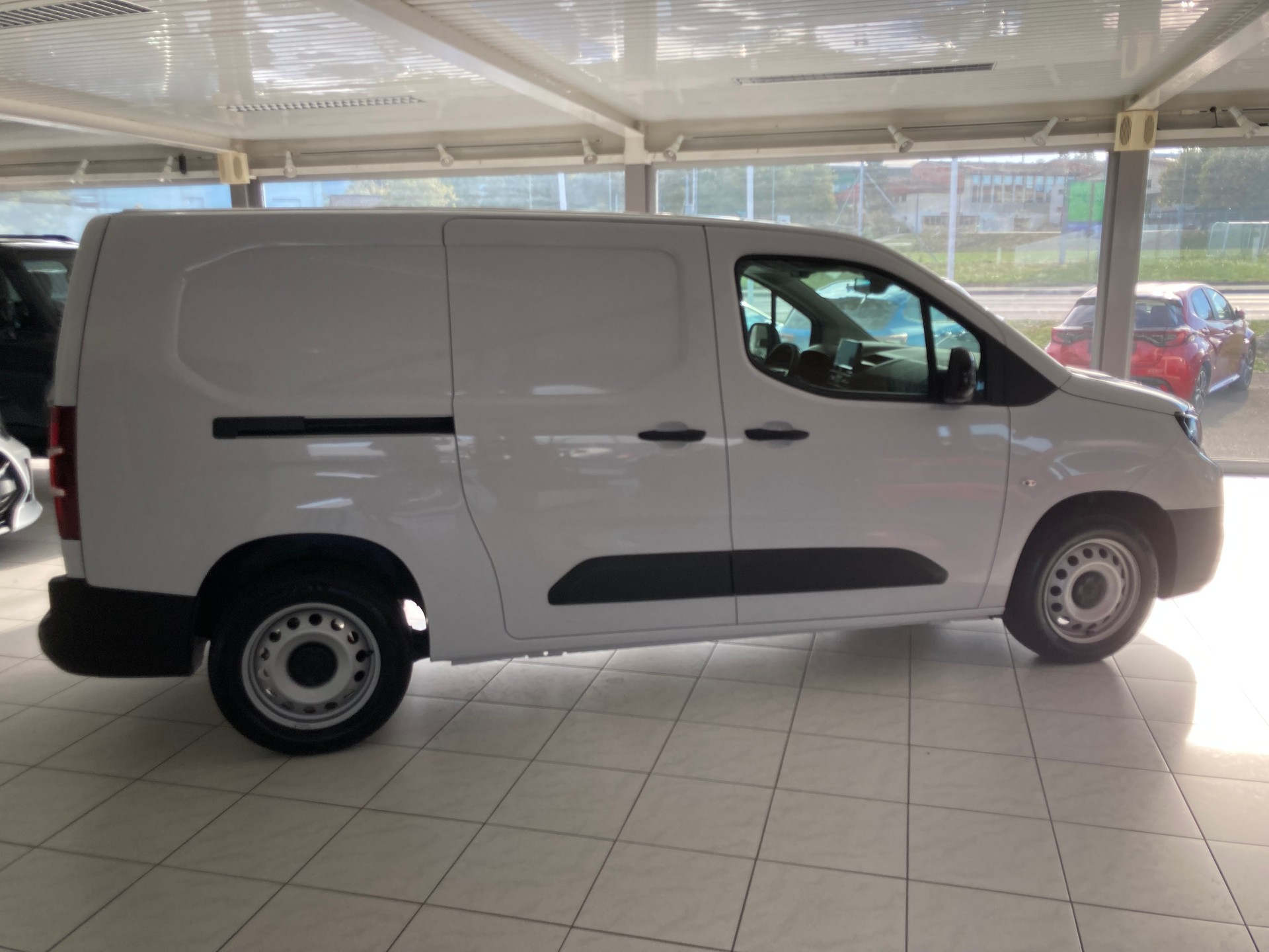 TOYOTA Proace City Van 1.5D Advanced Long-image-3