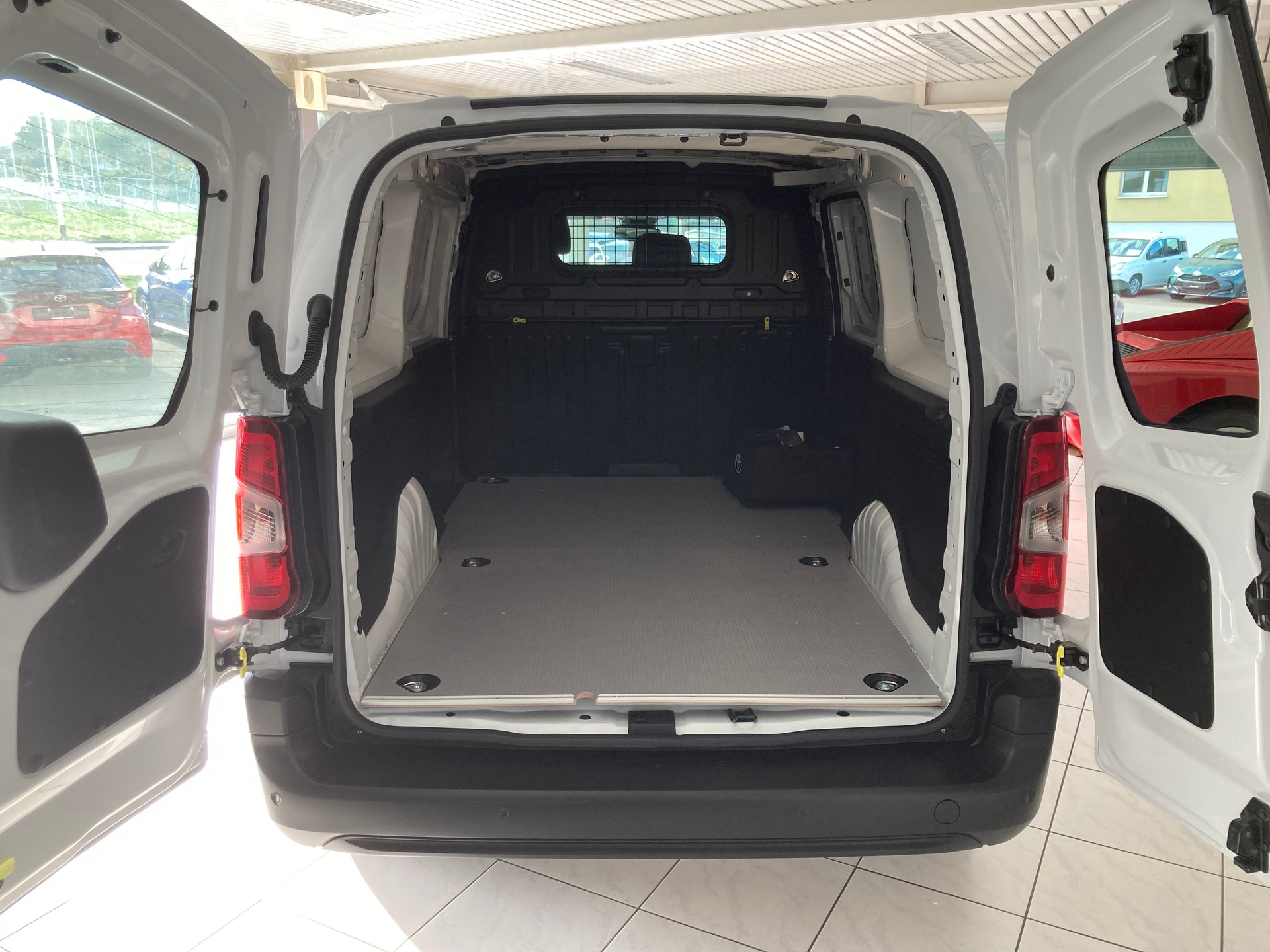 TOYOTA Proace City Van 1.5D Advanced Long-image-8
