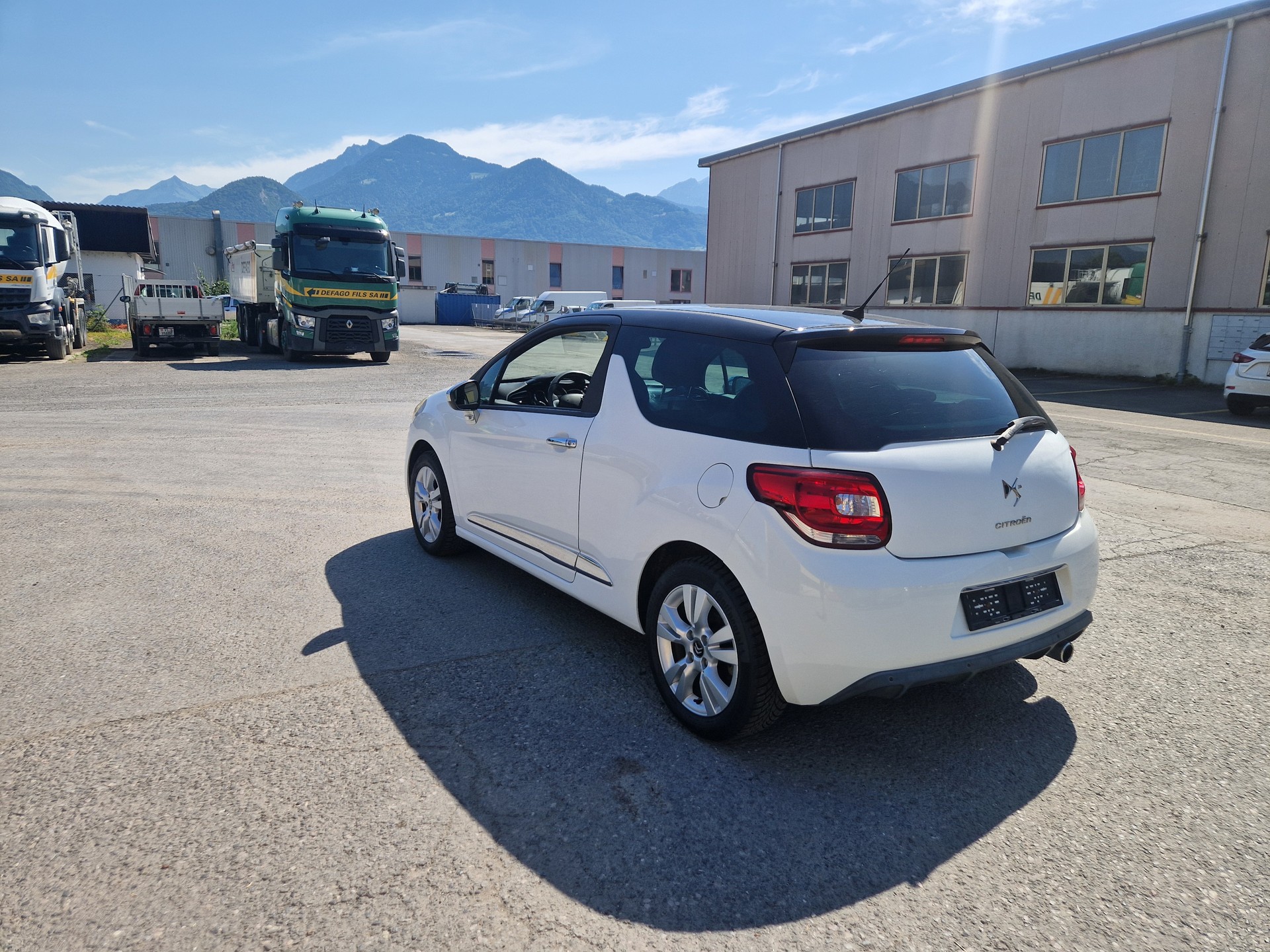 DS AUTOMOBILES DS3 1.6 VTi Faubourg Addict-image-5